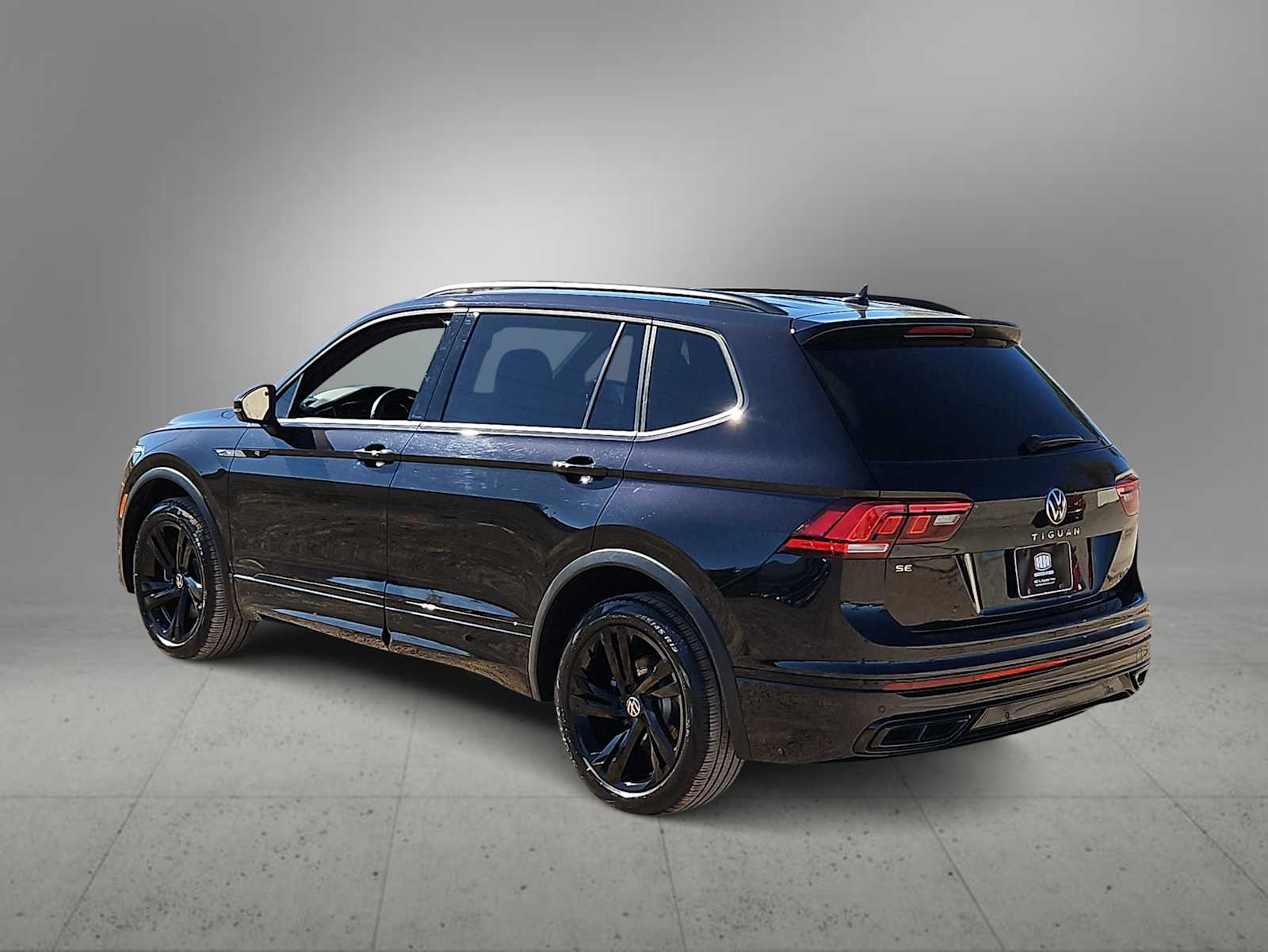 Thumbnail: 2023 Volkswagen Tiguan - 6