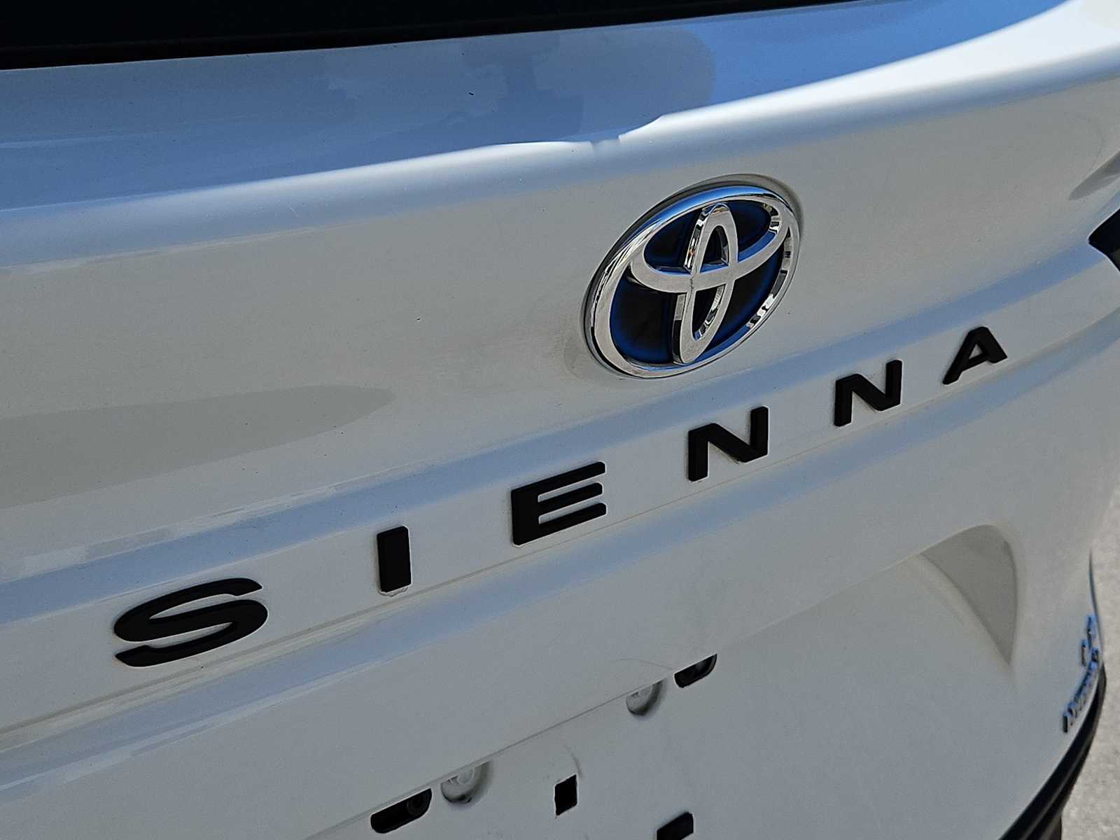 Thumbnail: 2023 Toyota Sienna - 11