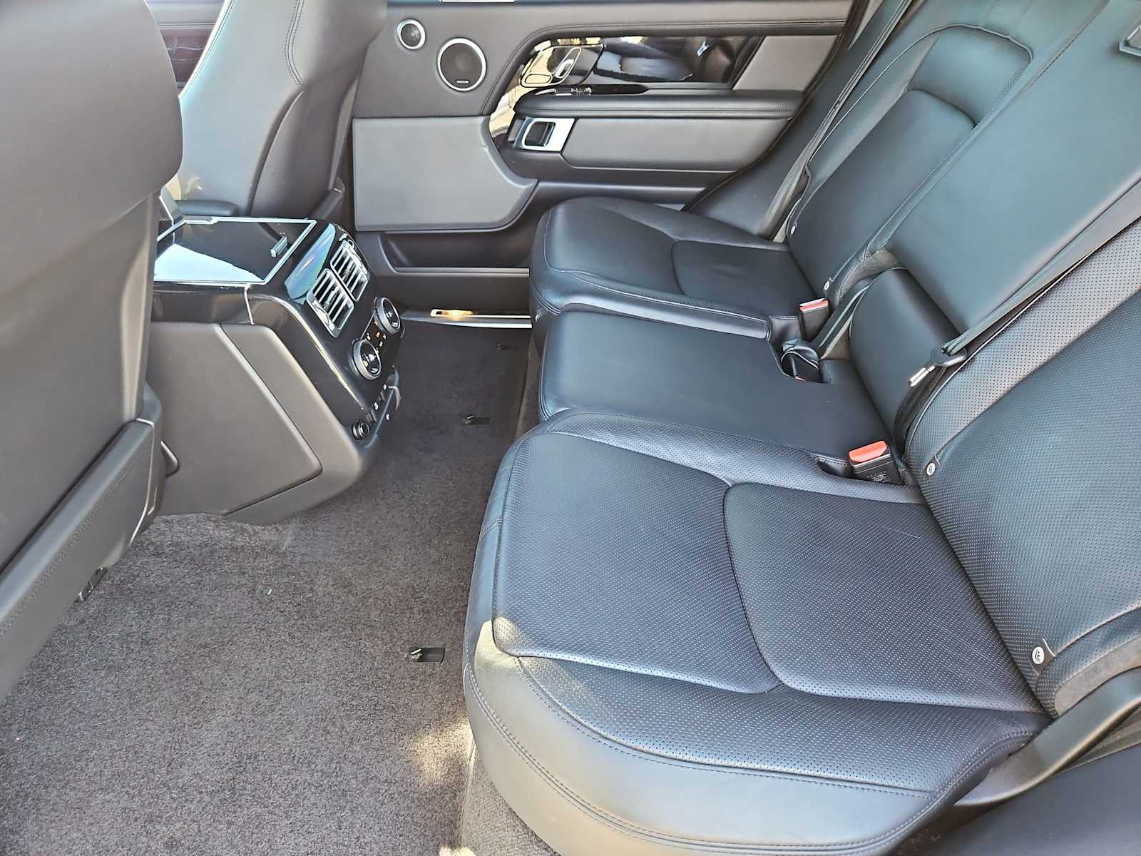 Thumbnail: 2019 Land Rover Range Rover - 20