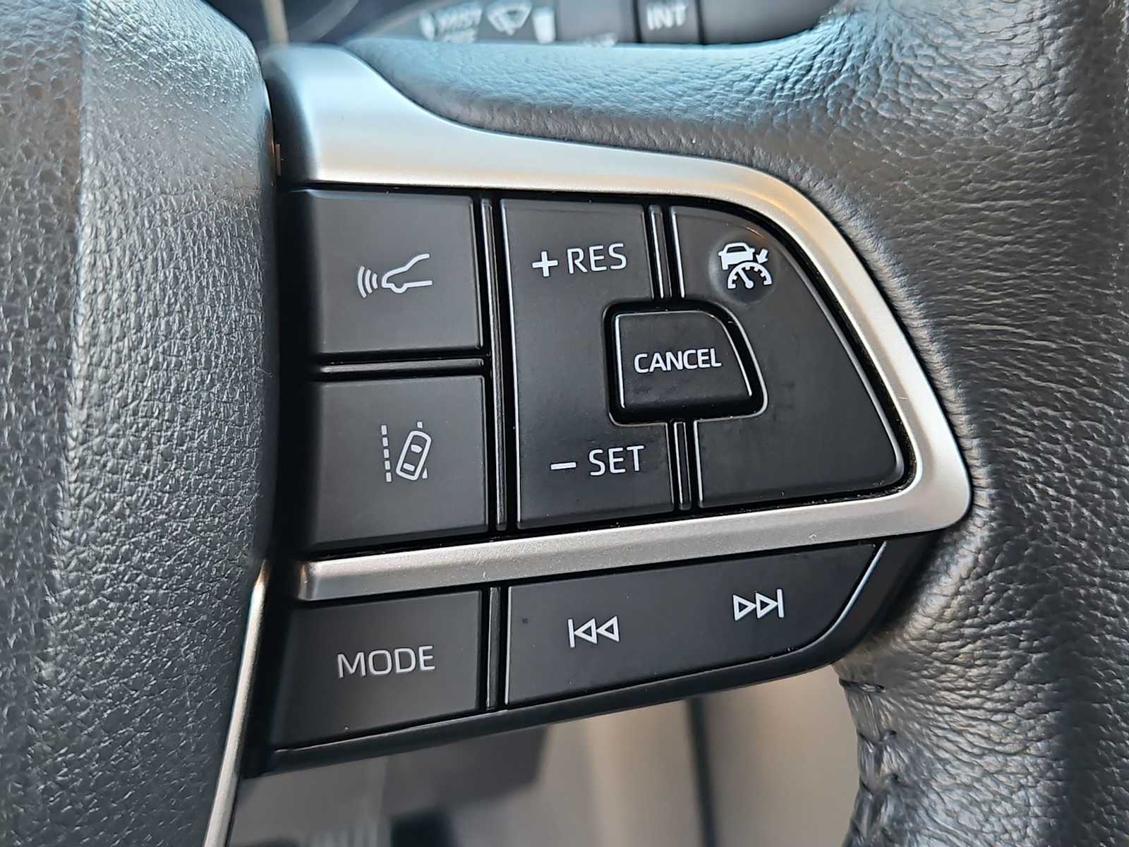 Thumbnail: 2023 Toyota Sienna - 24