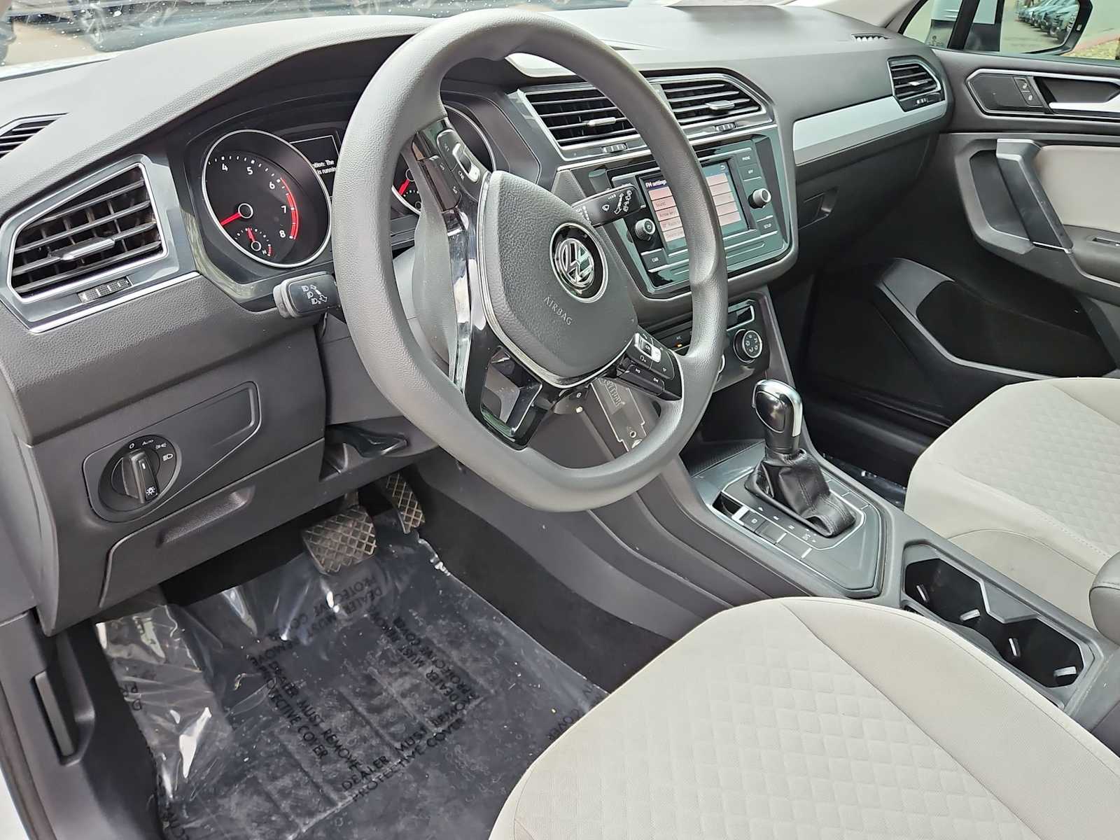 Thumbnail: 2018 Volkswagen Tiguan - 10