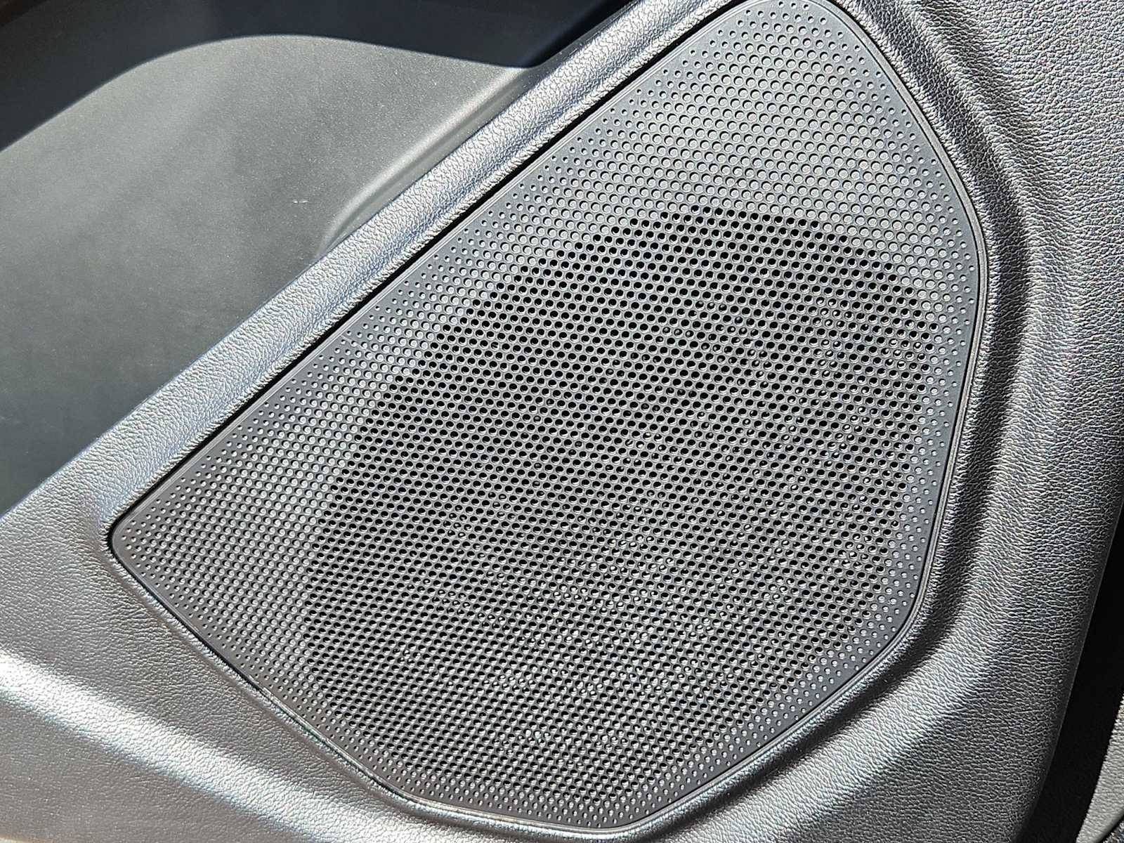 Thumbnail: 2020 Ford Explorer - 31