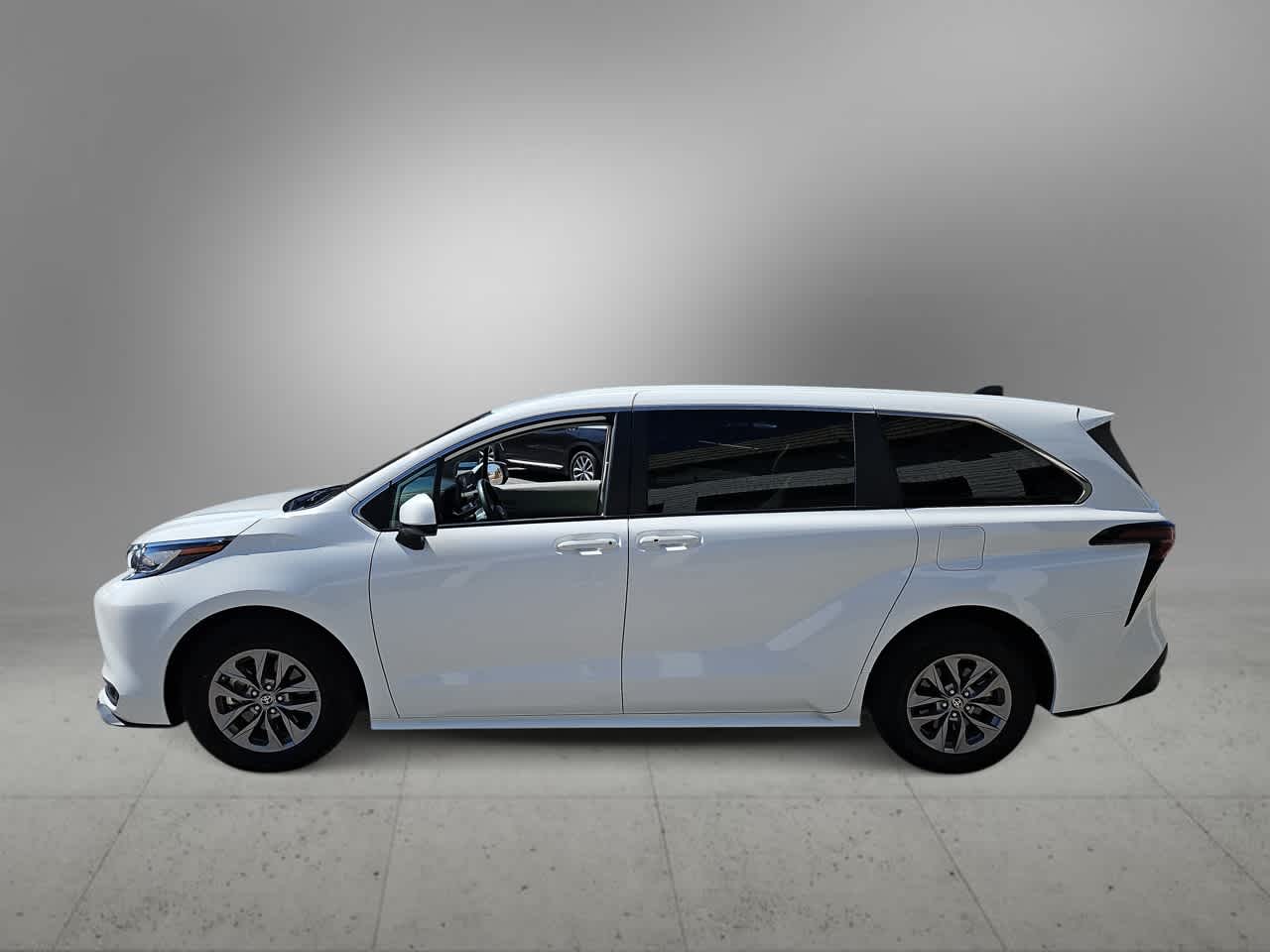 Thumbnail: 2023 Toyota Sienna - 5