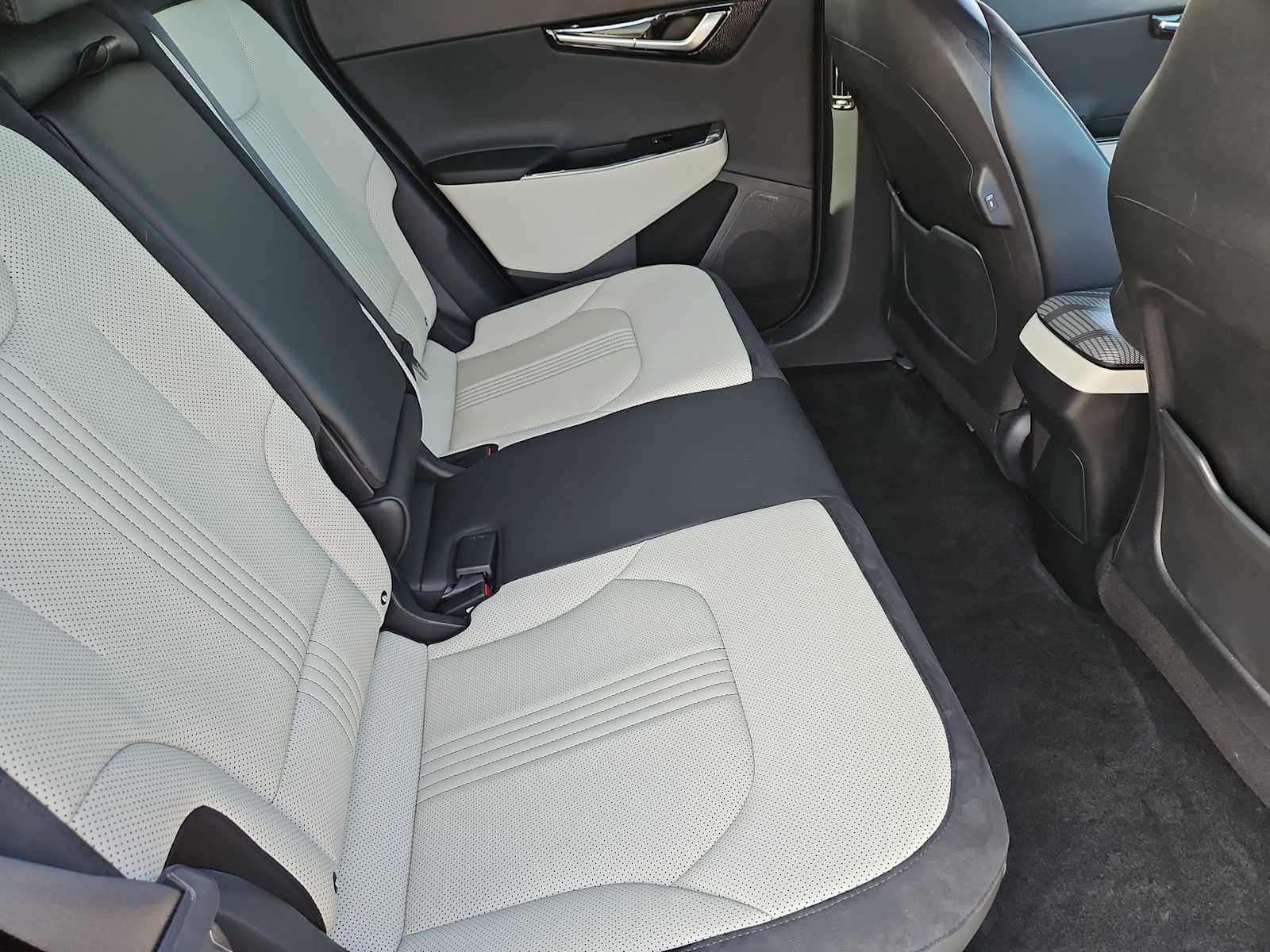 Thumbnail: 2022 Kia EV6 - 20