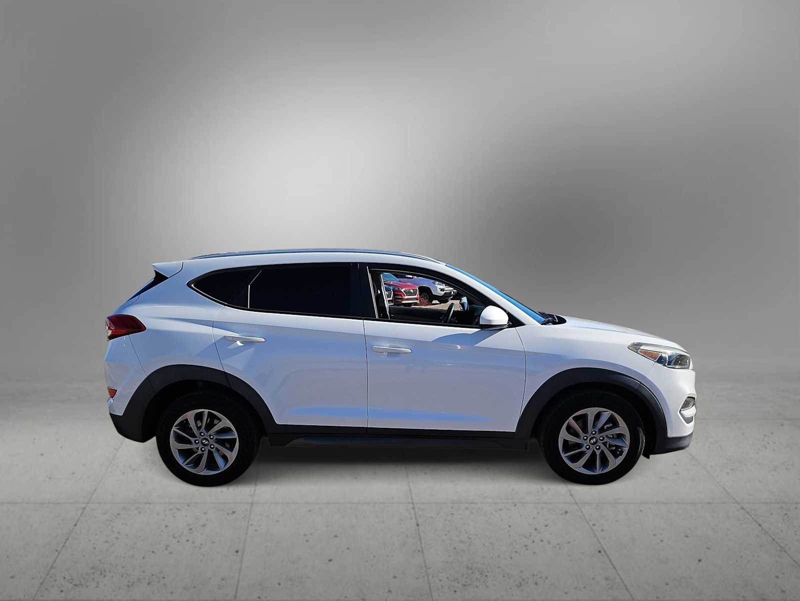 Thumbnail: 2016 Hyundai Tucson - 9