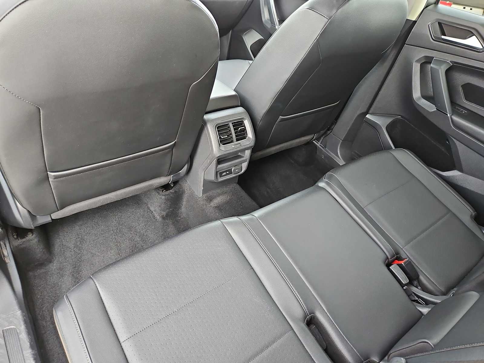 Thumbnail: 2018 Volkswagen Tiguan - 18