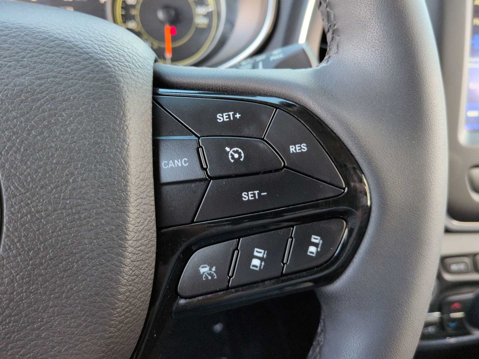 Thumbnail: 2023 Jeep Cherokee - 25