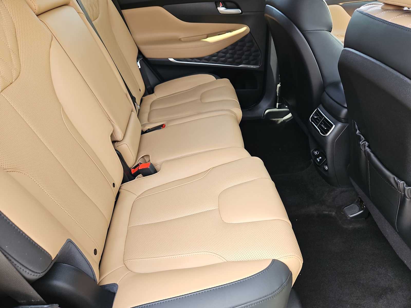 Thumbnail: 2023 Hyundai Santa Fe - 21