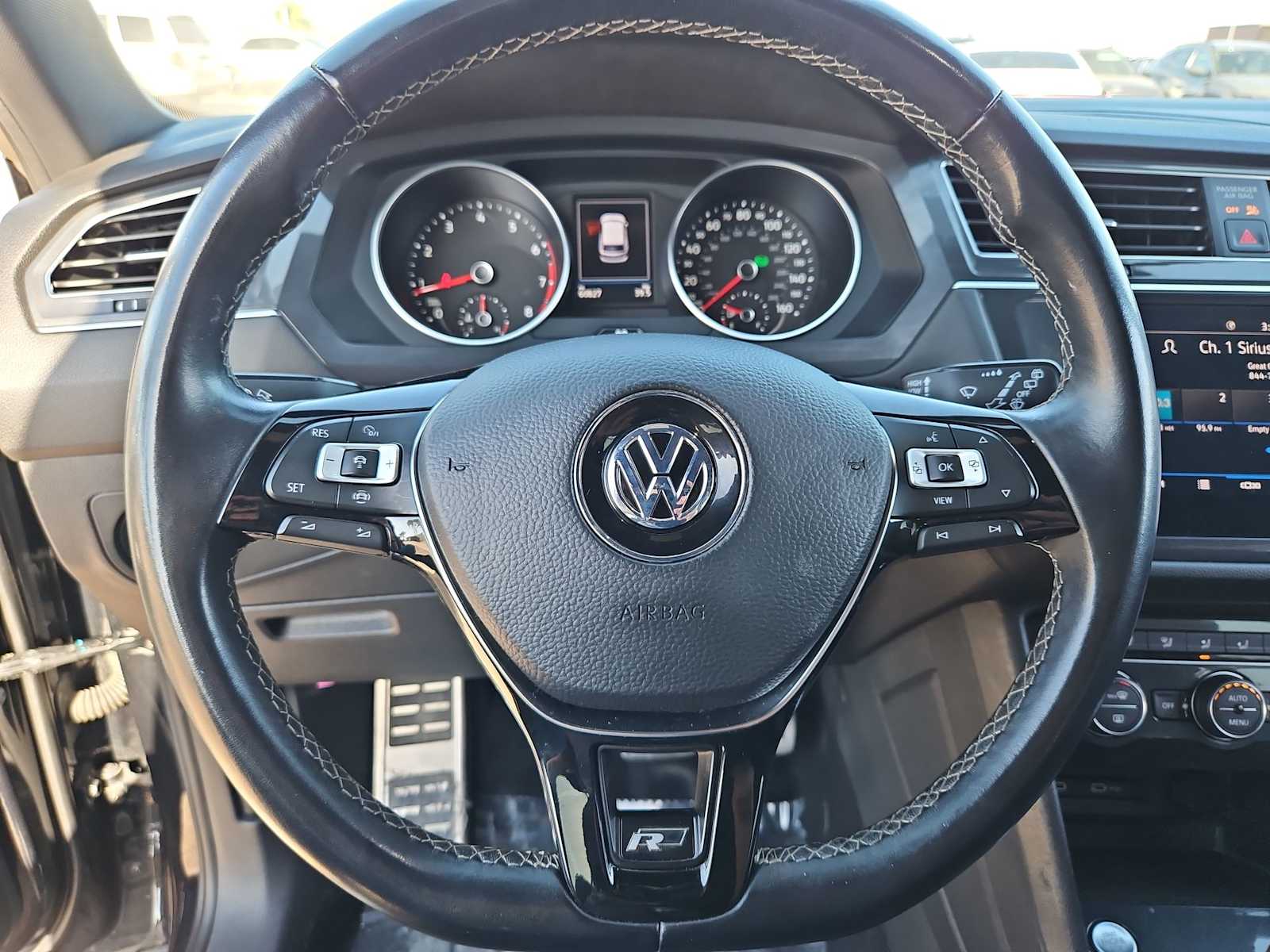 Thumbnail: 2021 Volkswagen Tiguan - 24