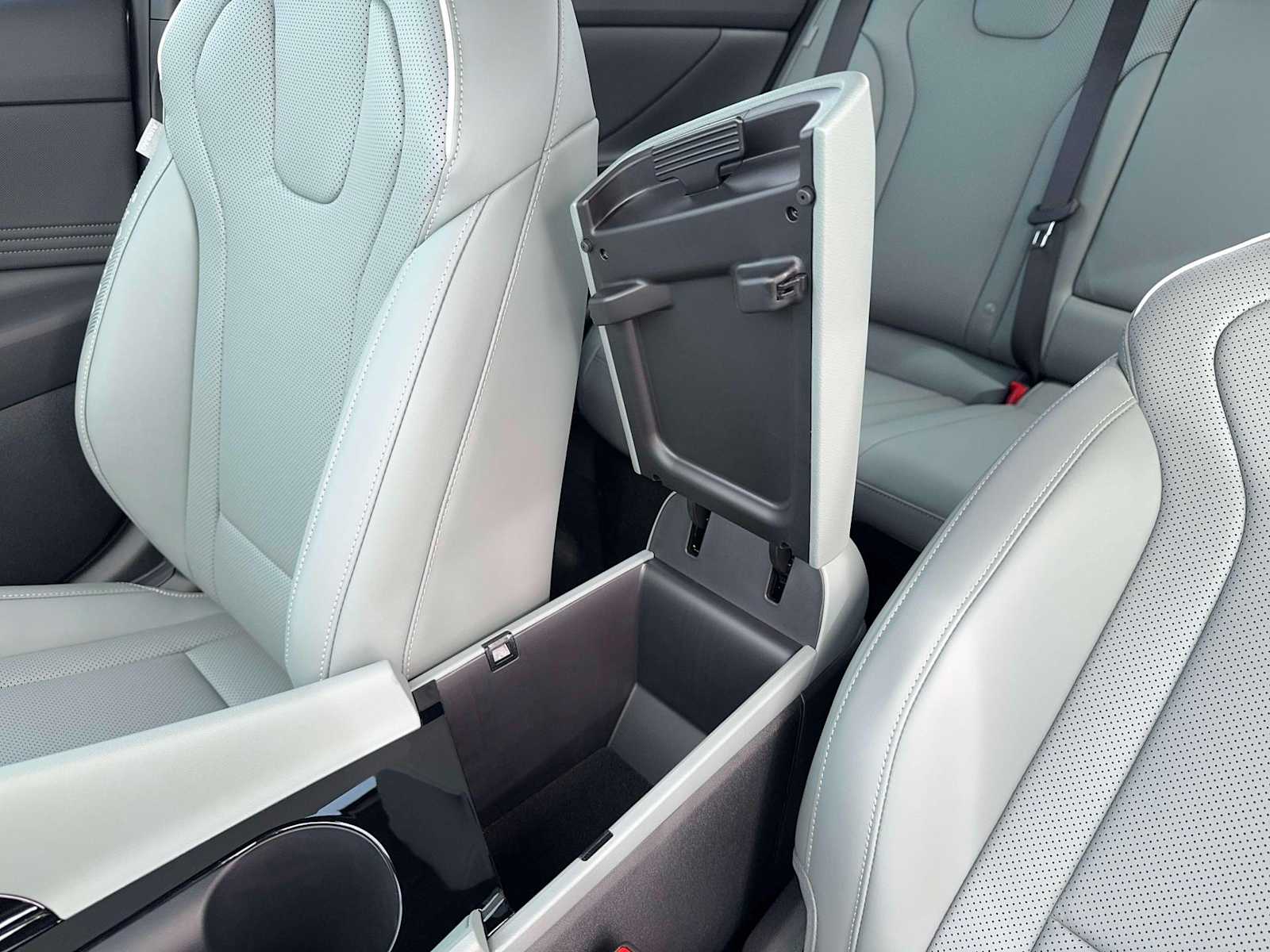 Thumbnail: 2026 Hyundai Elantra - 18