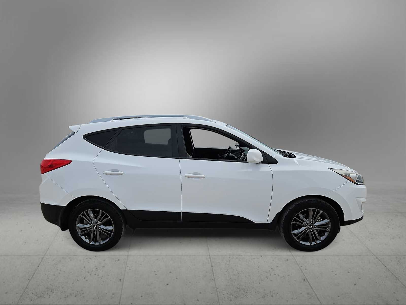 Thumbnail: 2014 Hyundai Tucson - 9