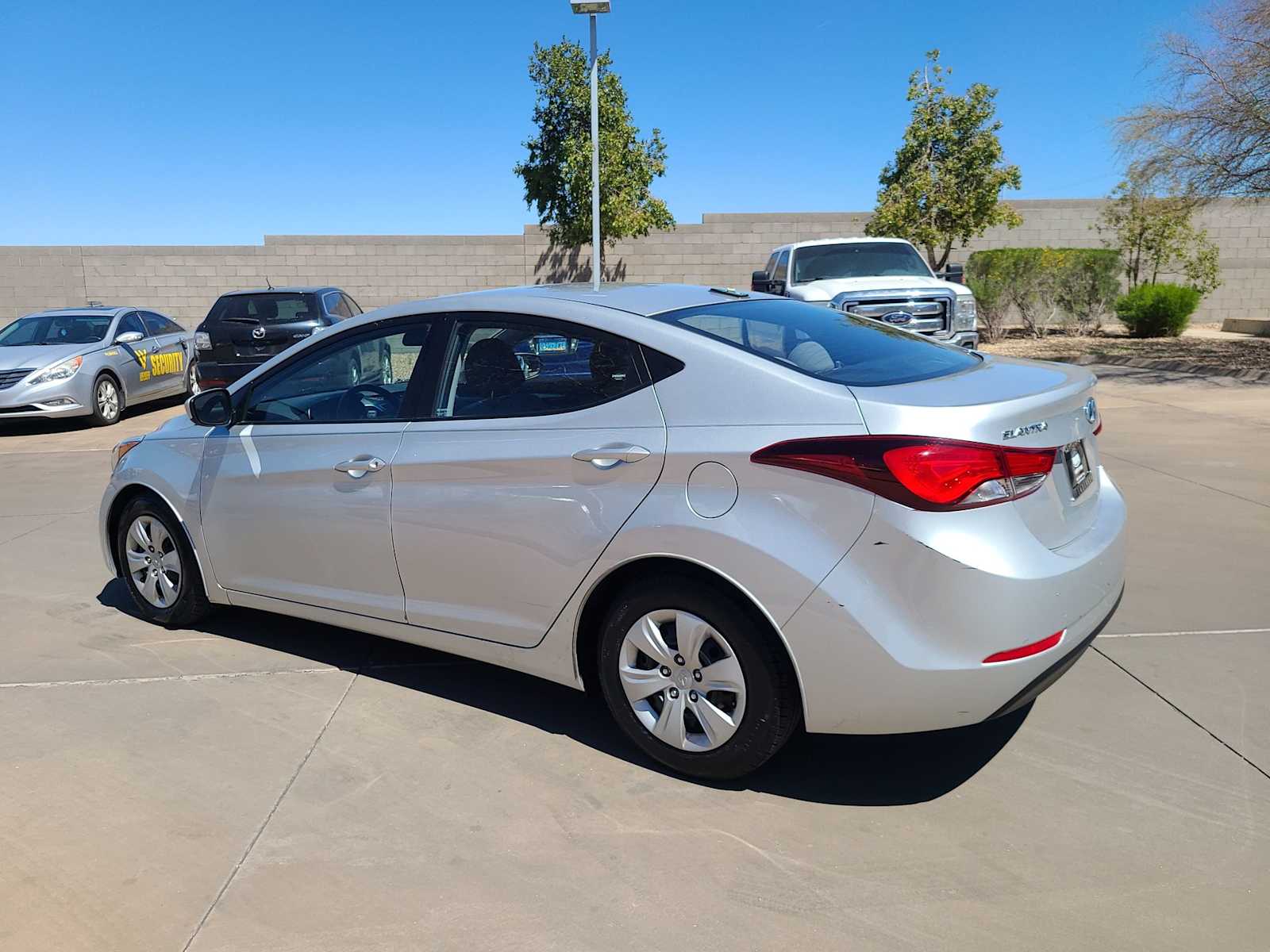 Thumbnail: 2016 Hyundai Elantra - 12