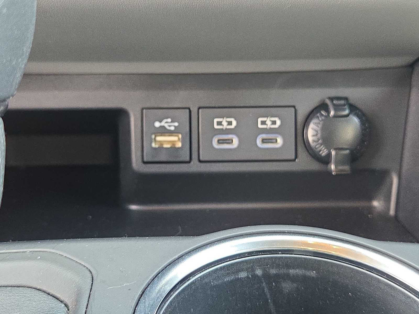 Thumbnail: 2023 Toyota Highlander - 32