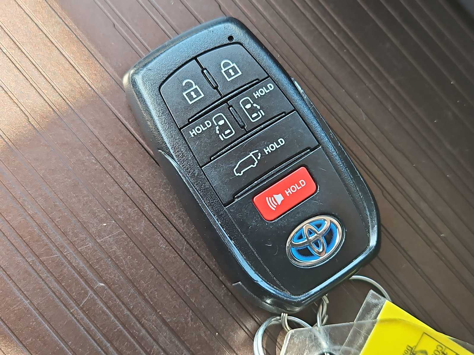 Thumbnail: 2023 Toyota Sienna - 35