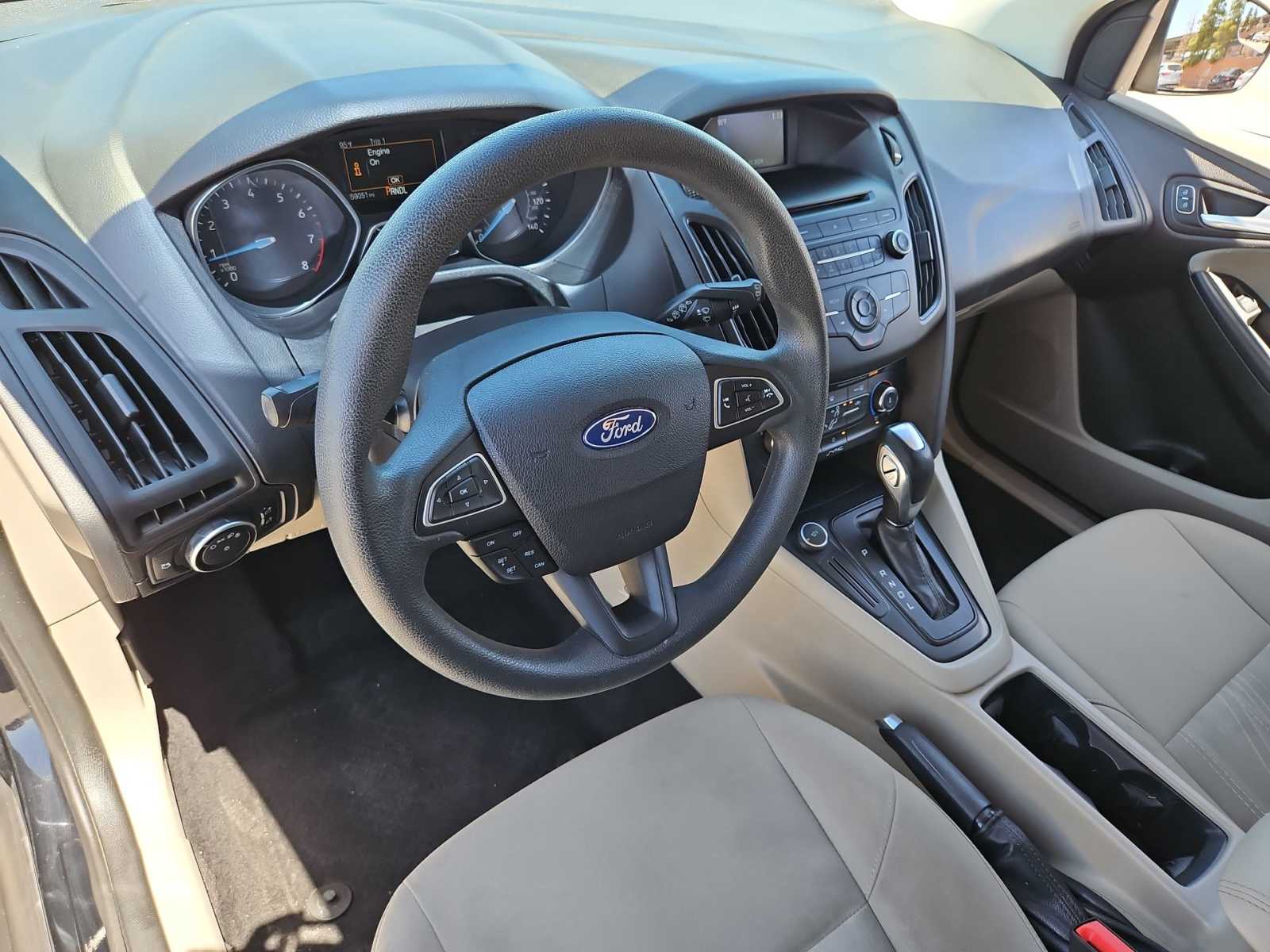 2016 Ford Focus SE 10