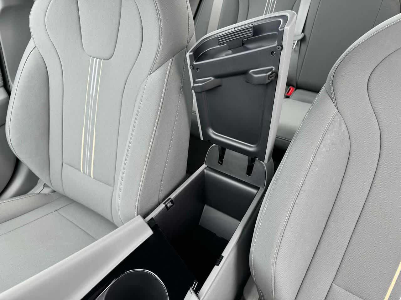 2025 Hyundai Elantra Sport 18