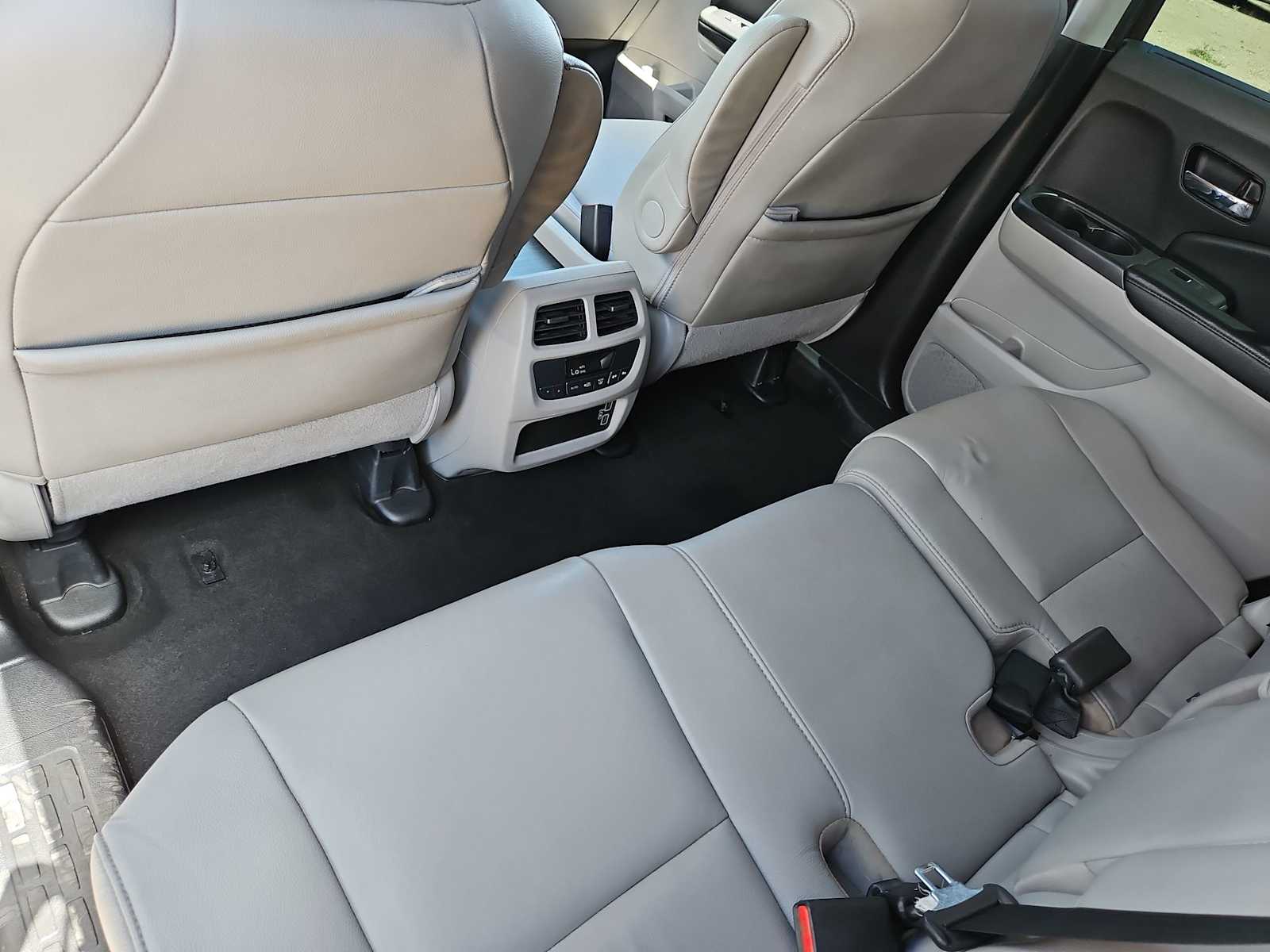 Thumbnail: 2019 Honda Pilot - 18