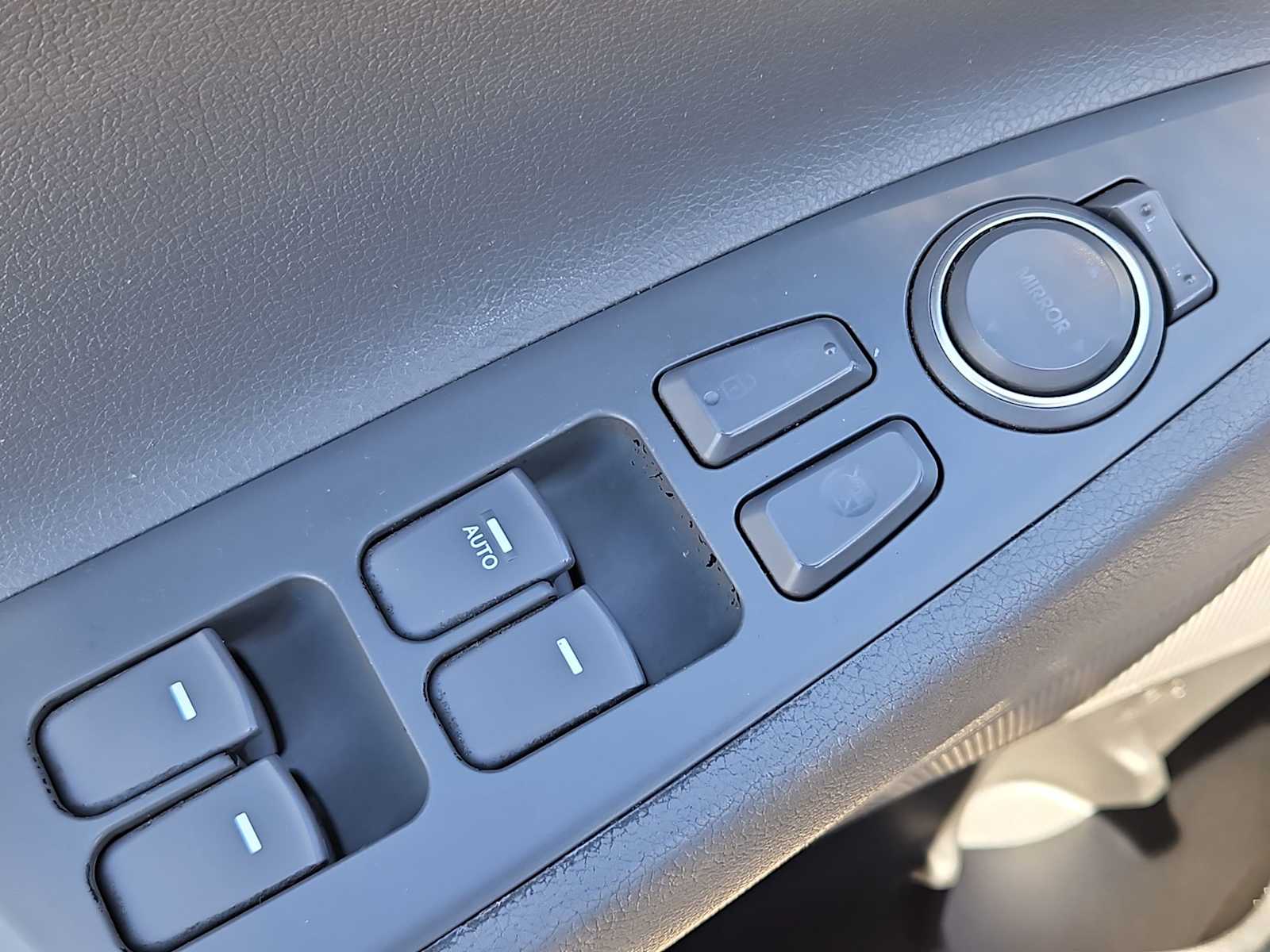 Thumbnail: 2012 Hyundai Sonata - 17