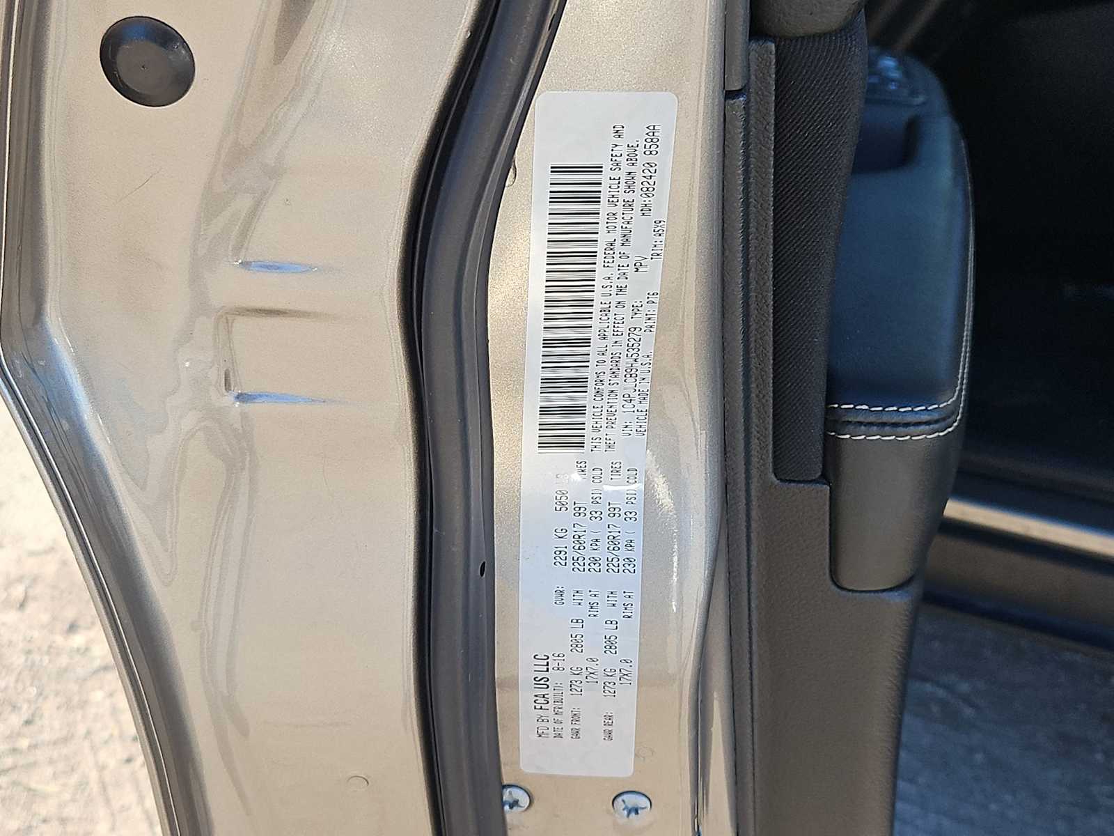 Thumbnail: 2017 Jeep Cherokee - 37