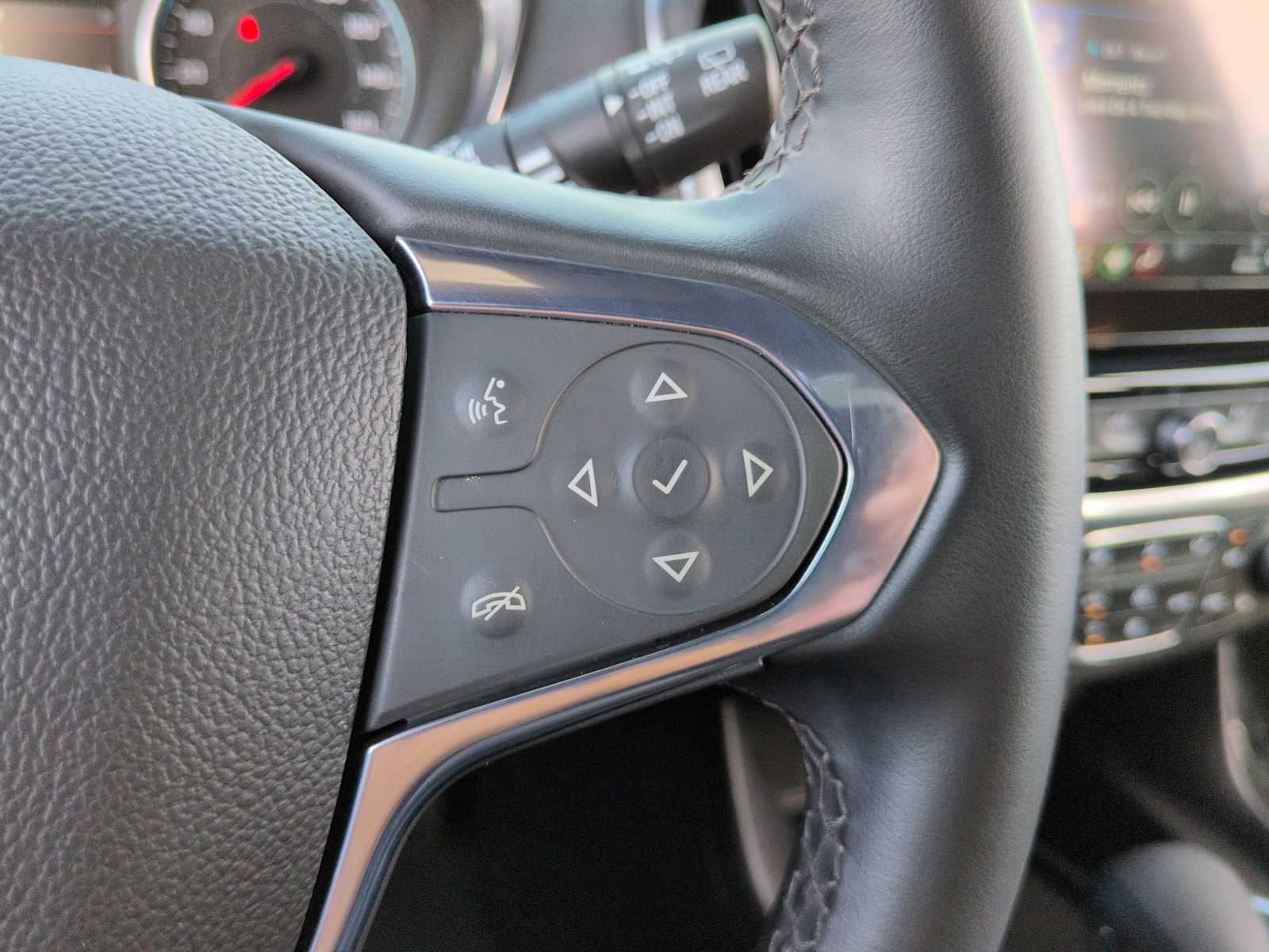 Thumbnail: 2023 Chevrolet Traverse - 25