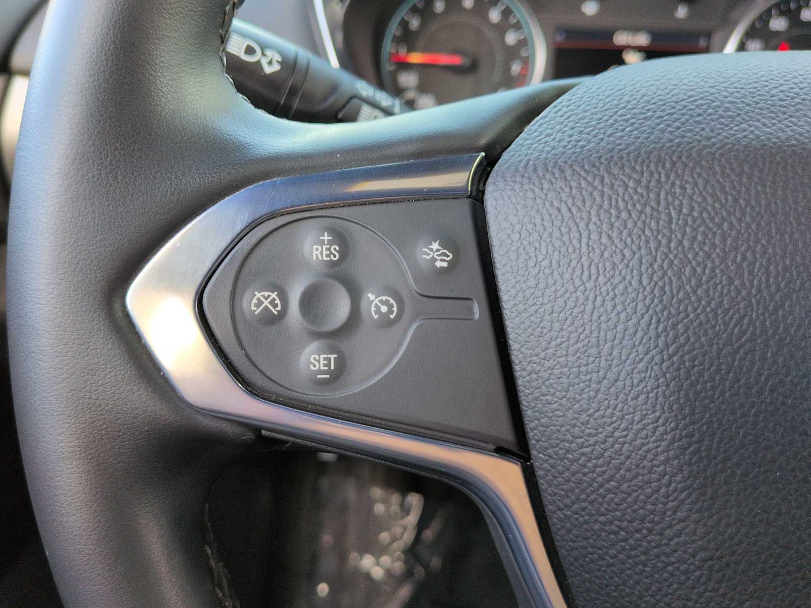 Thumbnail: 2023 Chevrolet Traverse - 24