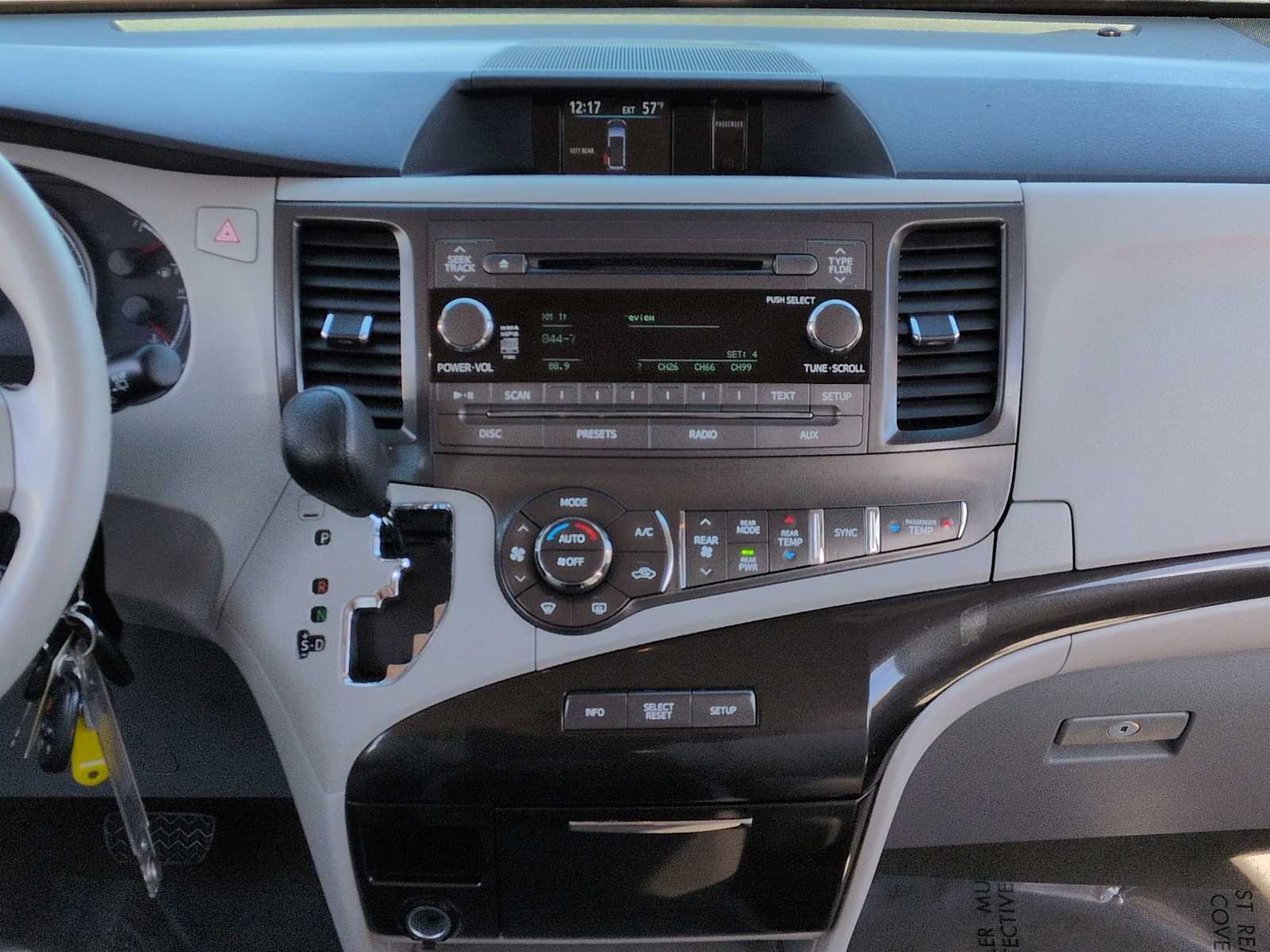 Thumbnail: 2013 Toyota Sienna - 28