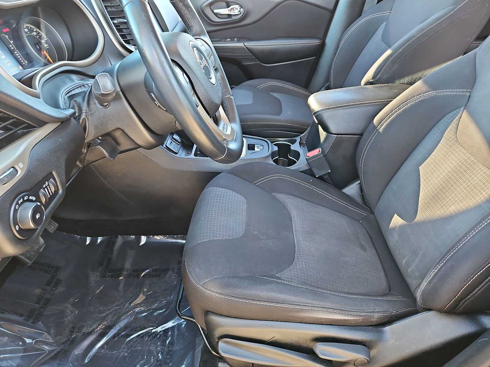 Thumbnail: 2017 Jeep Cherokee - 17