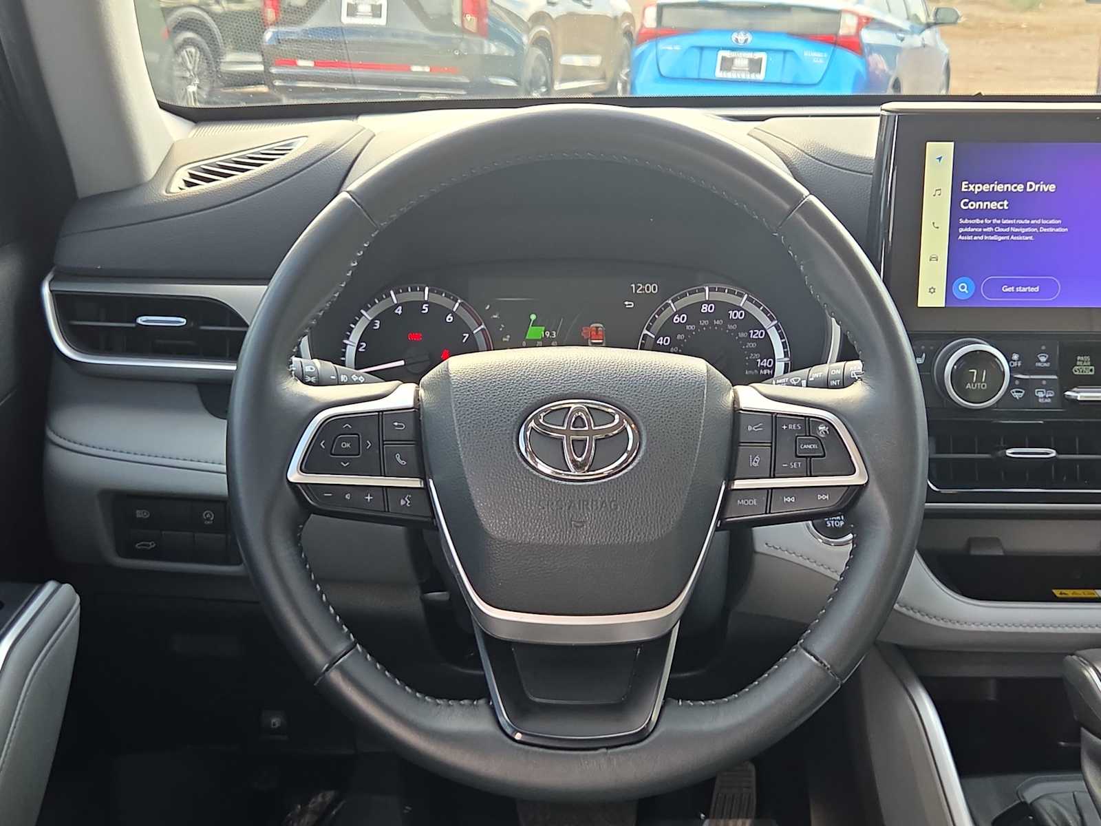 Thumbnail: 2023 Toyota Highlander - 24