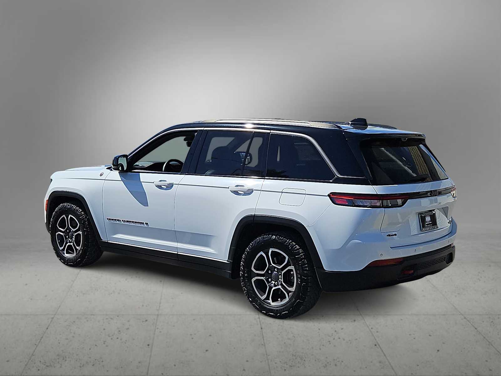 Thumbnail: 2022 Jeep Grand Cherokee - 6