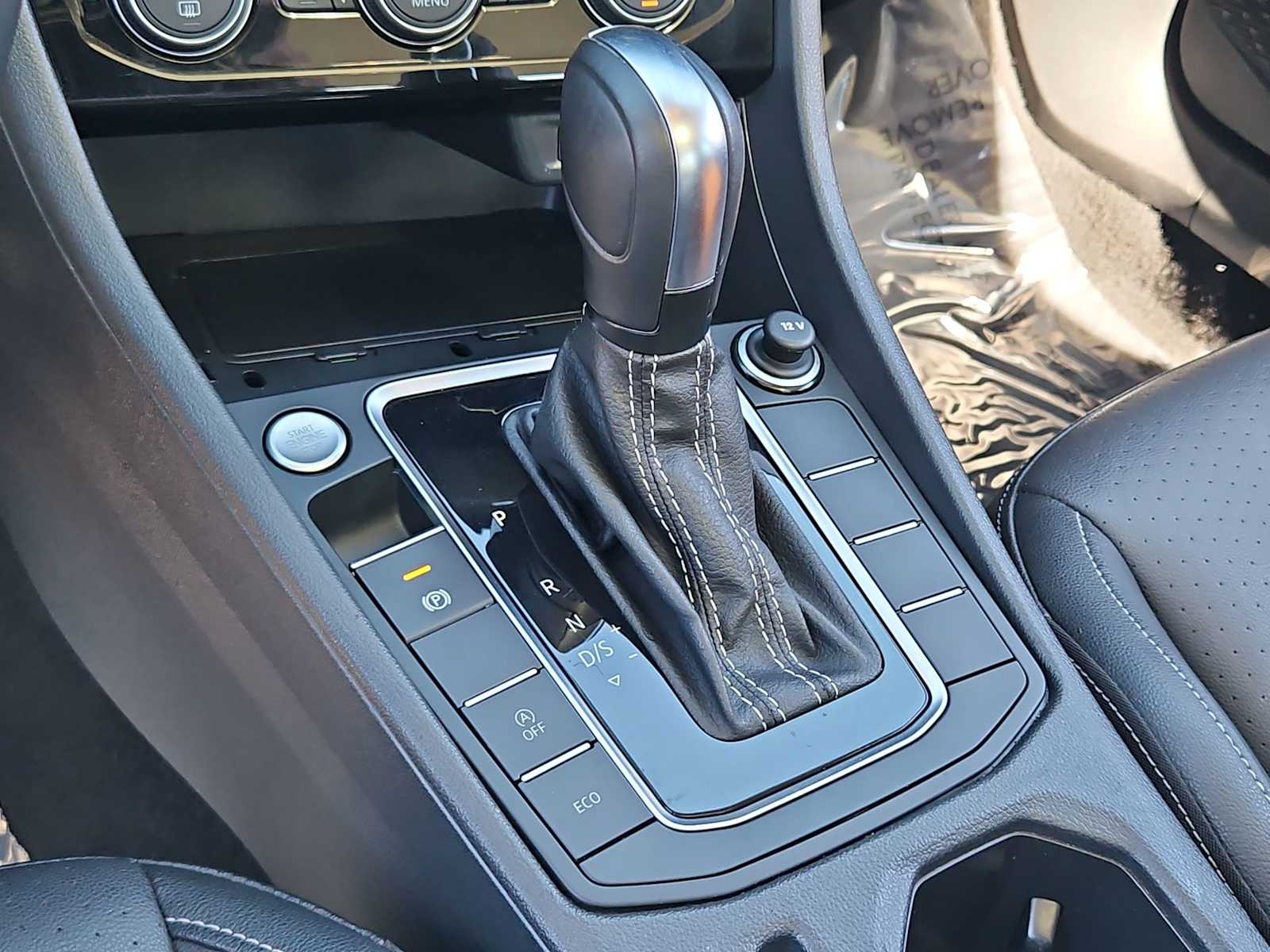 Thumbnail: 2021 Volkswagen Jetta - 32