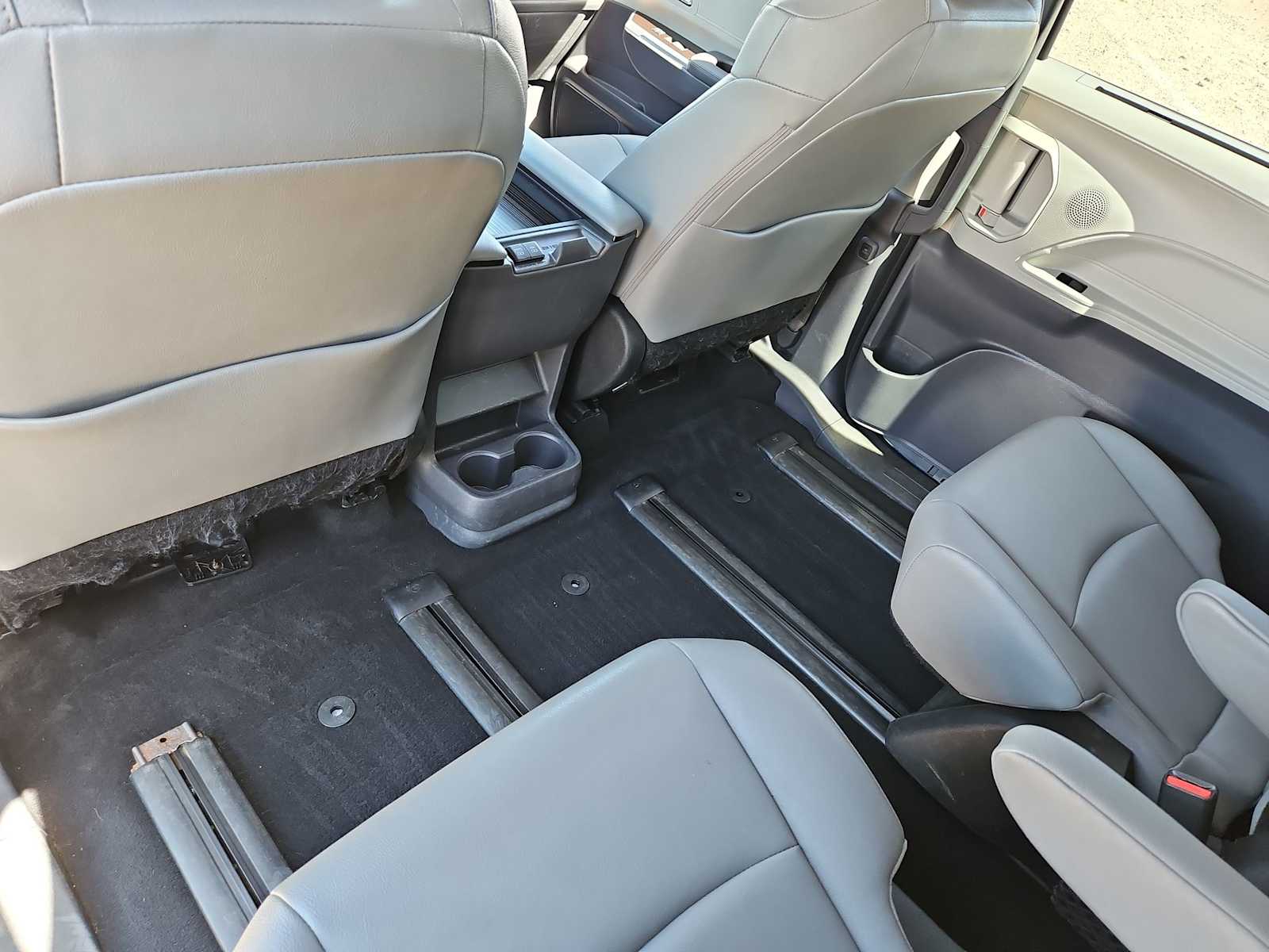 Thumbnail: 2023 Toyota Sienna - 18