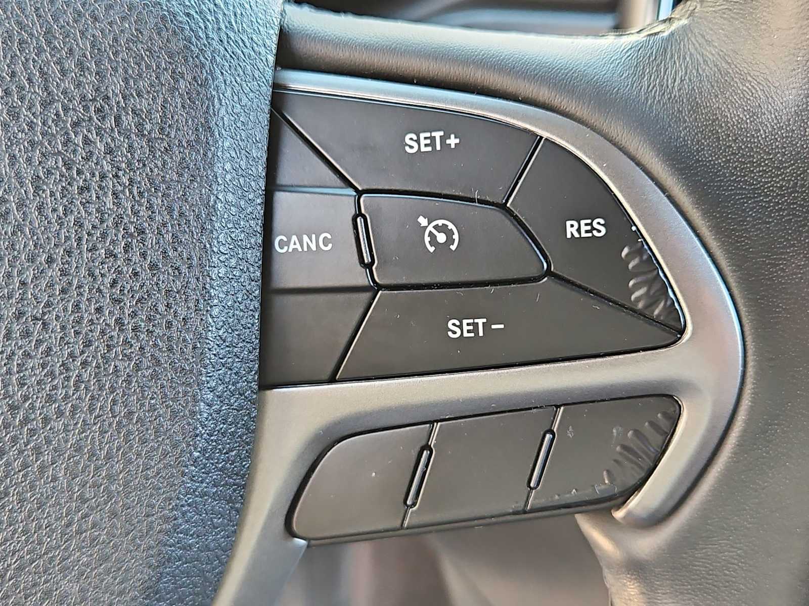 Thumbnail: 2018 Jeep Grand Cherokee - 24