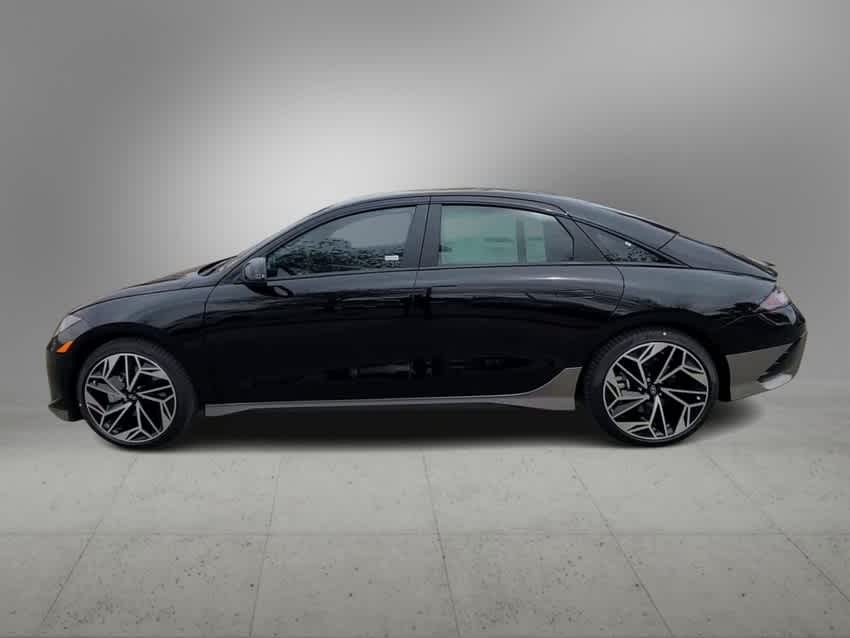Thumbnail: 2023 Hyundai Ioniq 6 - 4