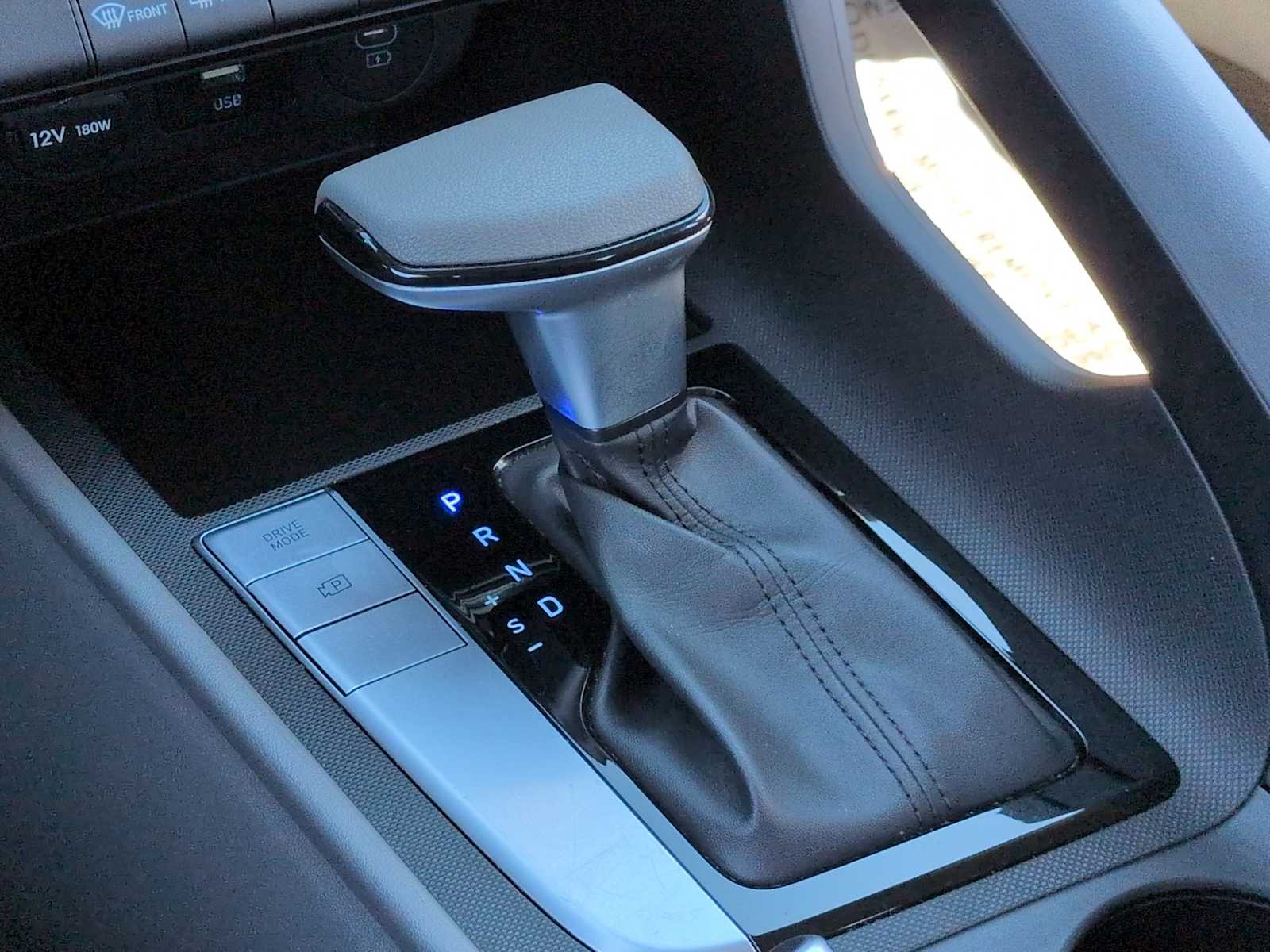 Thumbnail: 2024 Hyundai Elantra - 32