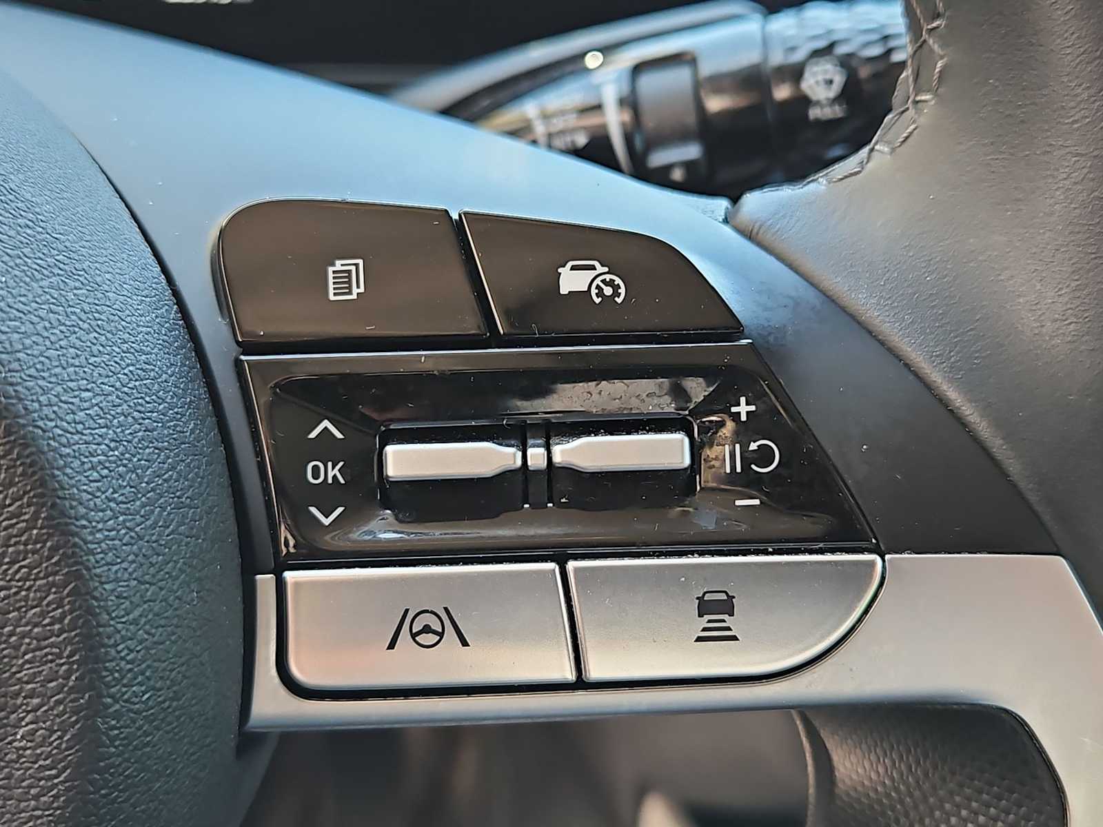 Thumbnail: 2025 Hyundai Elantra - 24