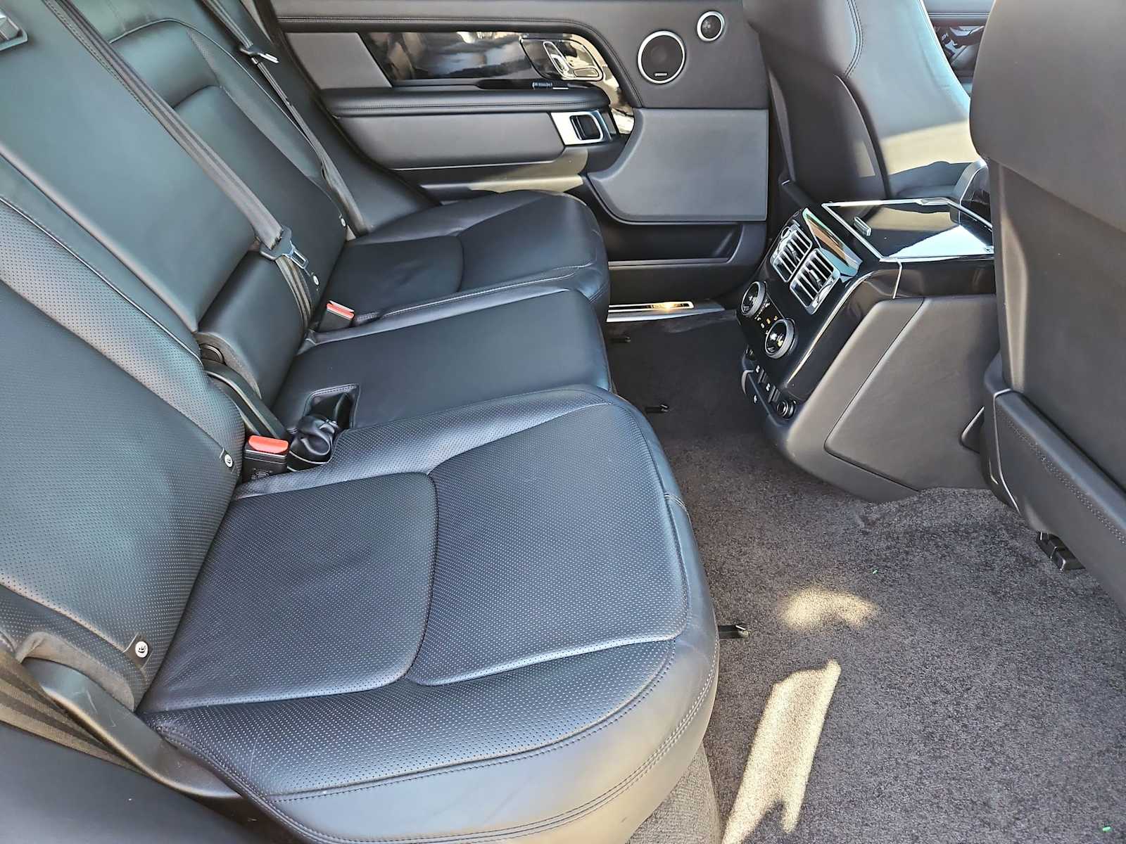 Thumbnail: 2019 Land Rover Range Rover - 21