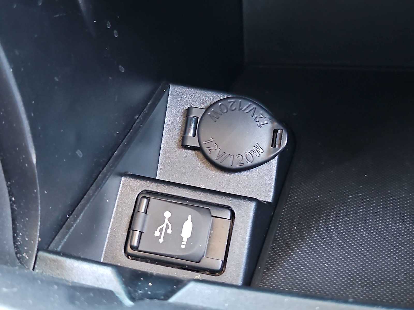 Thumbnail: 2015 Toyota Camry - 31