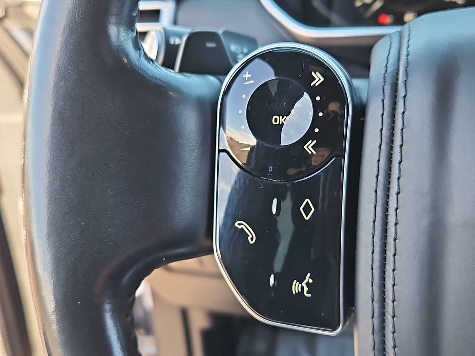 Thumbnail: 2019 Land Rover Range Rover - 24