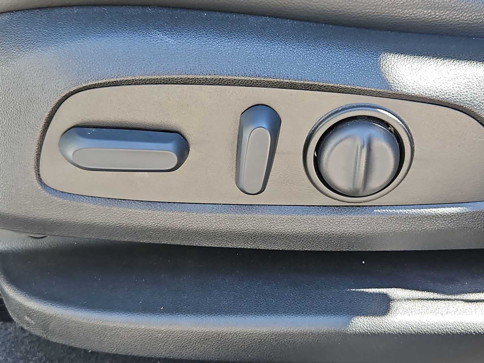 Thumbnail: 2023 GMC Acadia - 18