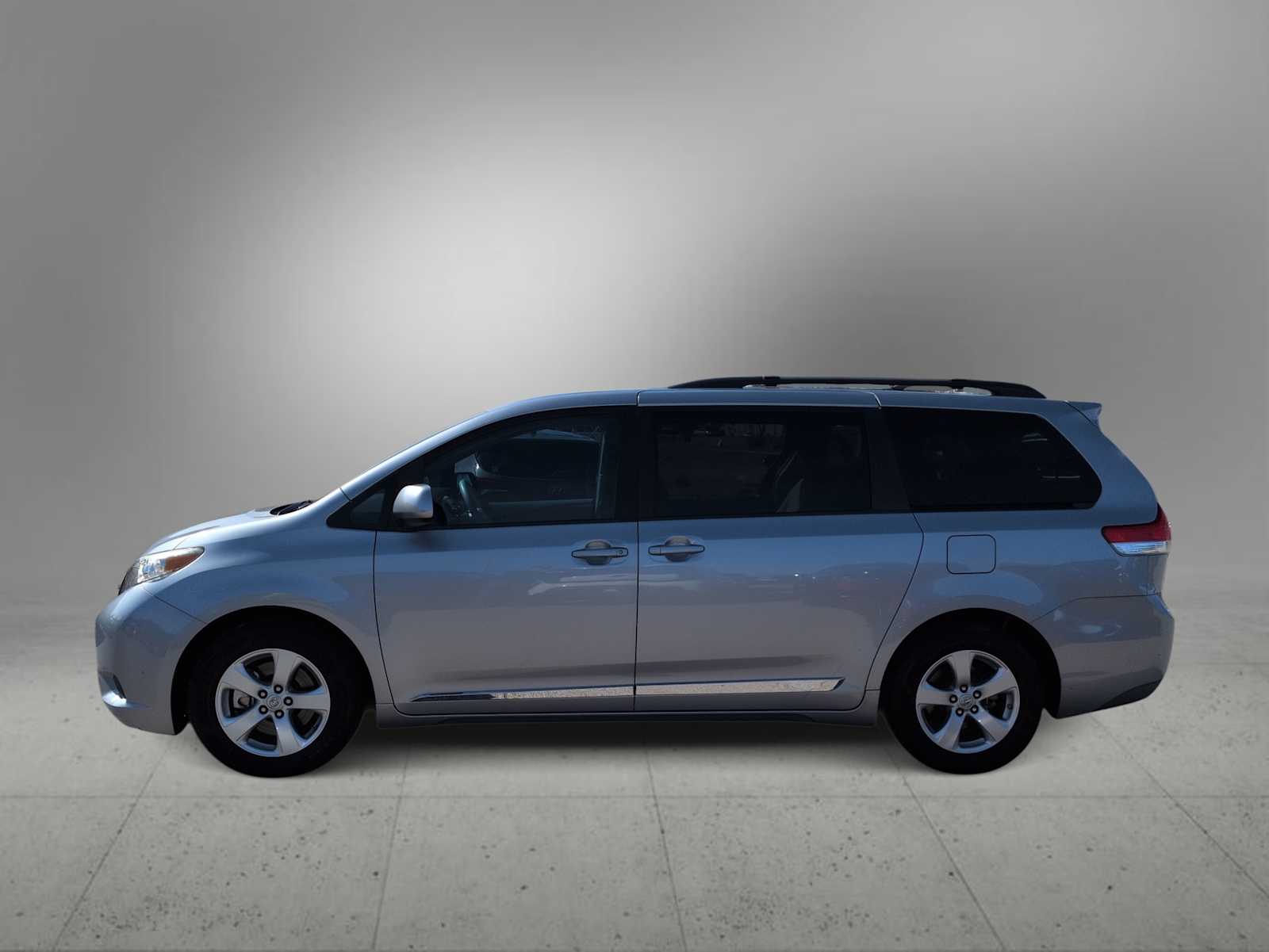 Thumbnail: 2013 Toyota Sienna - 5