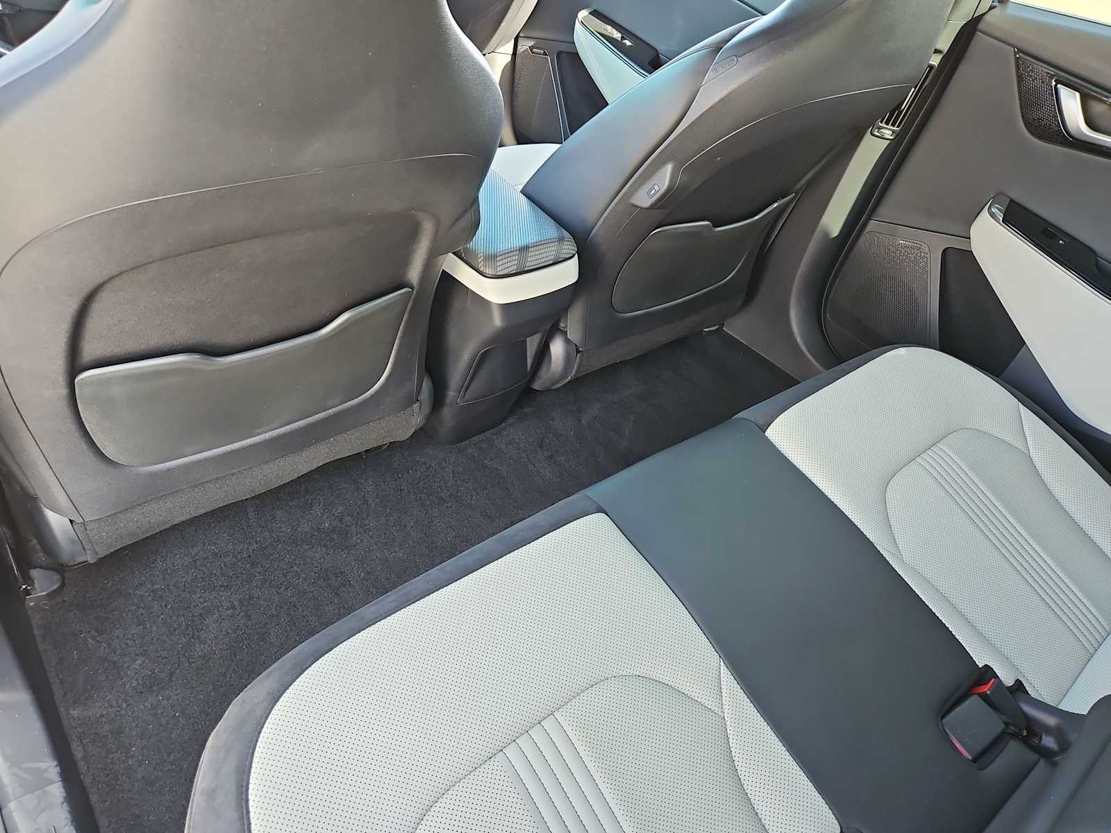 Thumbnail: 2022 Kia EV6 - 18