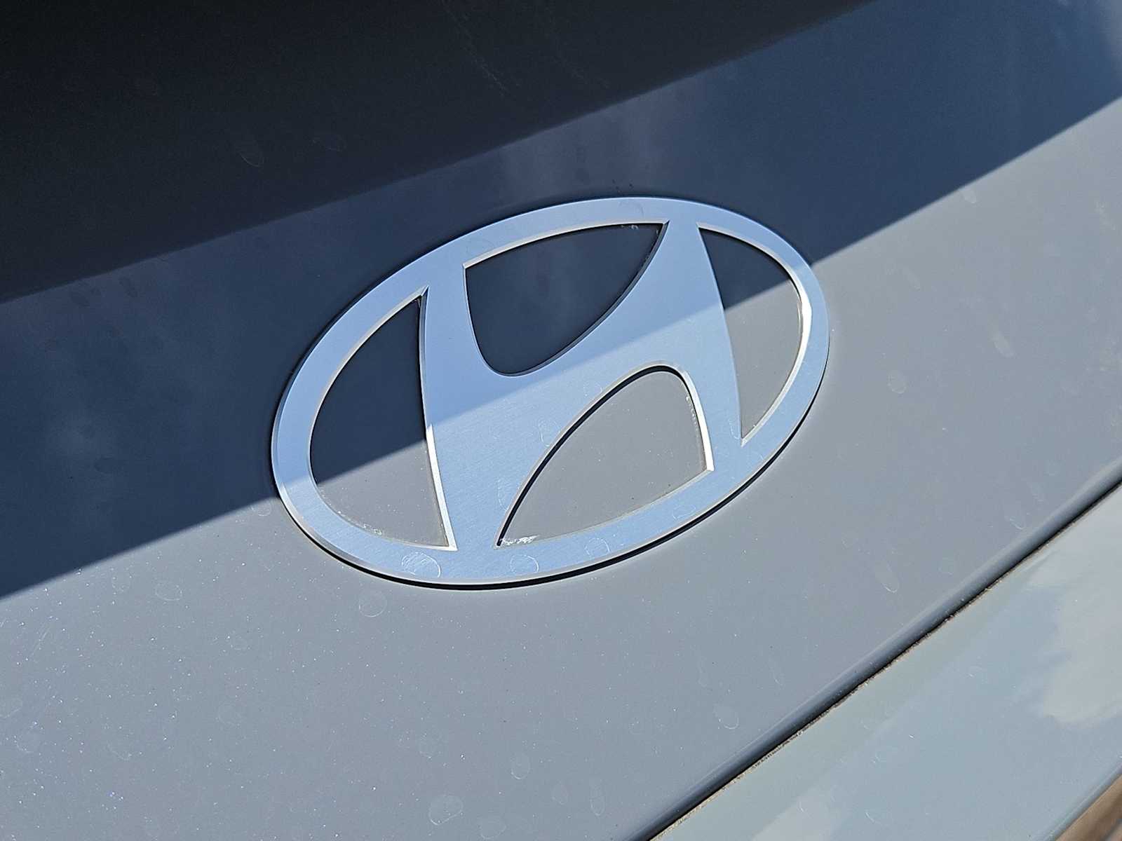 Thumbnail: 2023 Hyundai Ioniq 6 - 11