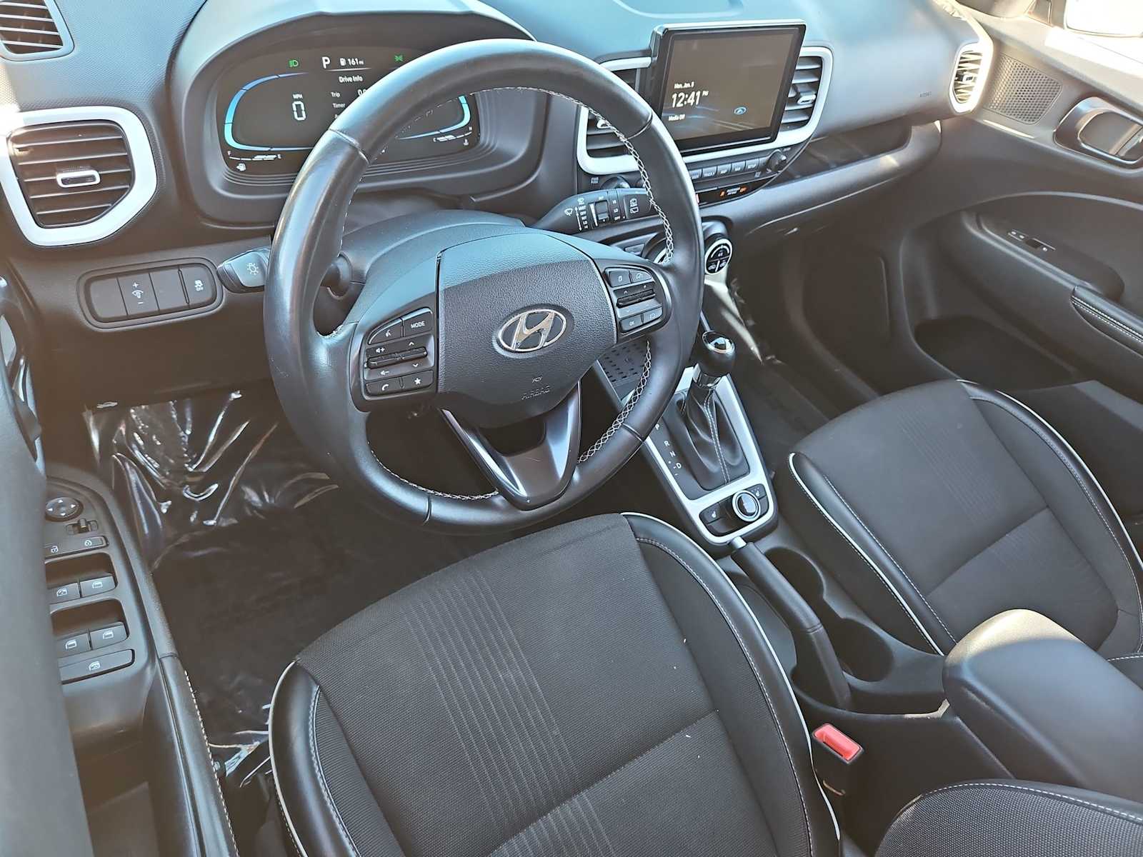 Thumbnail: 2023 Hyundai Venue - 10