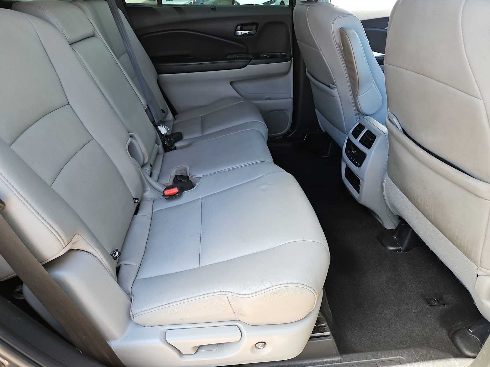 Thumbnail: 2019 Honda Pilot - 20