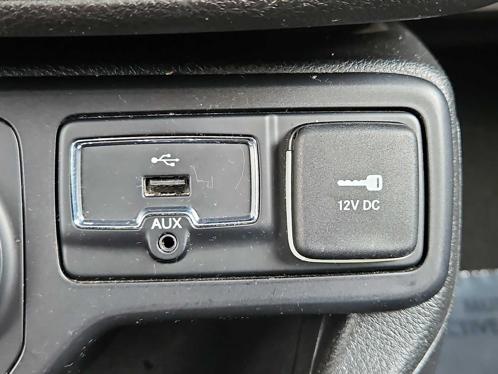 Thumbnail: 2018 Jeep Renegade - 30