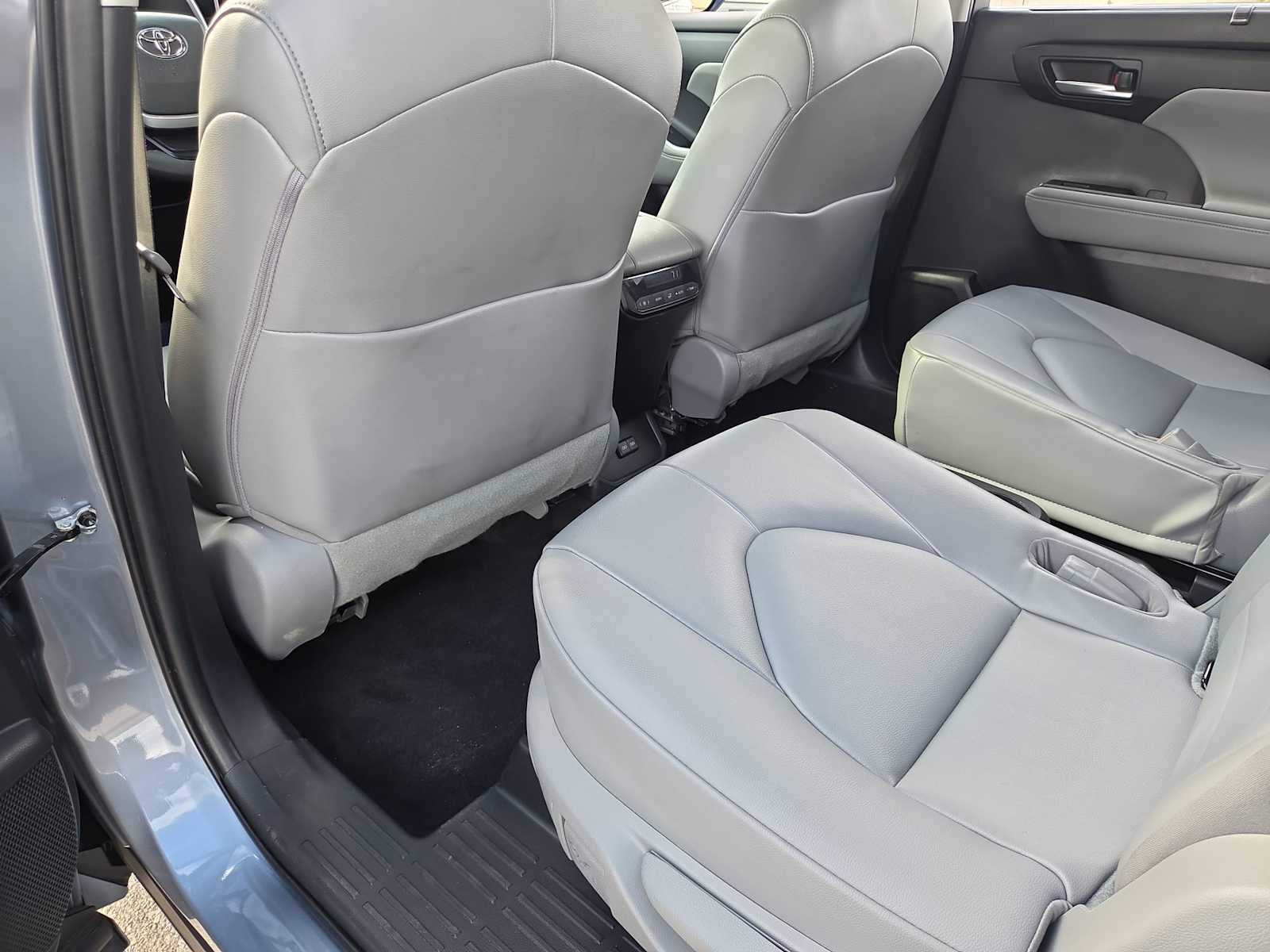 Thumbnail: 2023 Toyota Highlander - 19