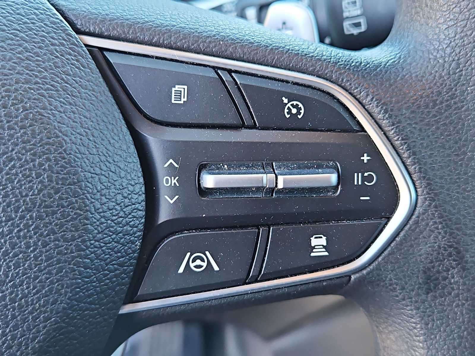 Thumbnail: 2022 Hyundai Santa Fe - 25