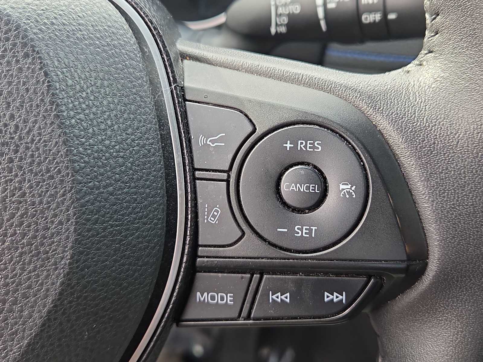 Thumbnail: 2020 Toyota RAV4 - 25