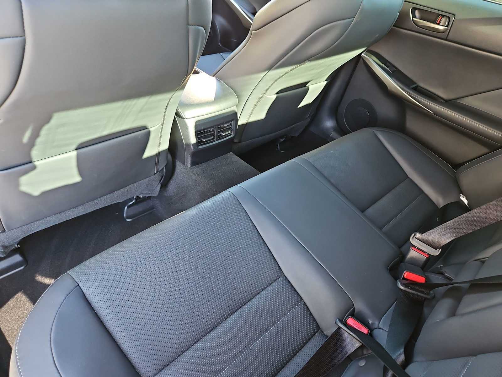 Thumbnail: 2019 Lexus IS - 18