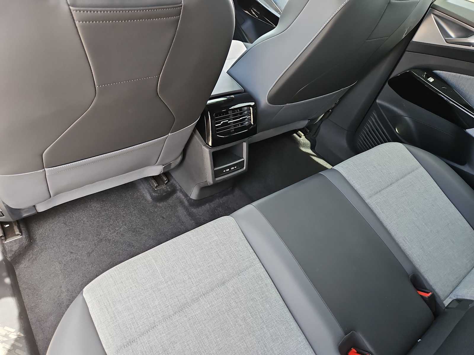 Thumbnail: 2023 Volkswagen ID.4 - 18